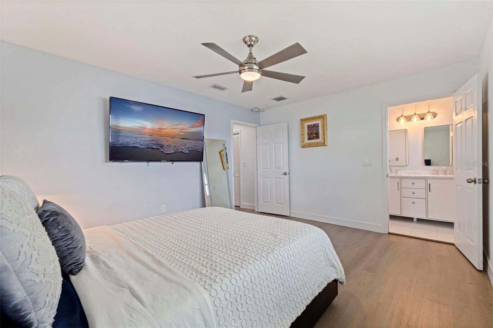 TROPICAL SHORES - Residential