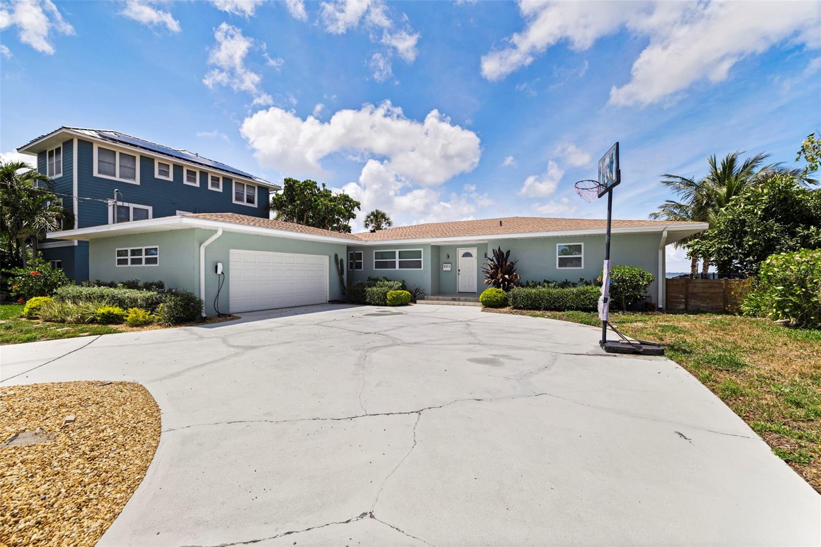 TROPICAL SHORES - Residential