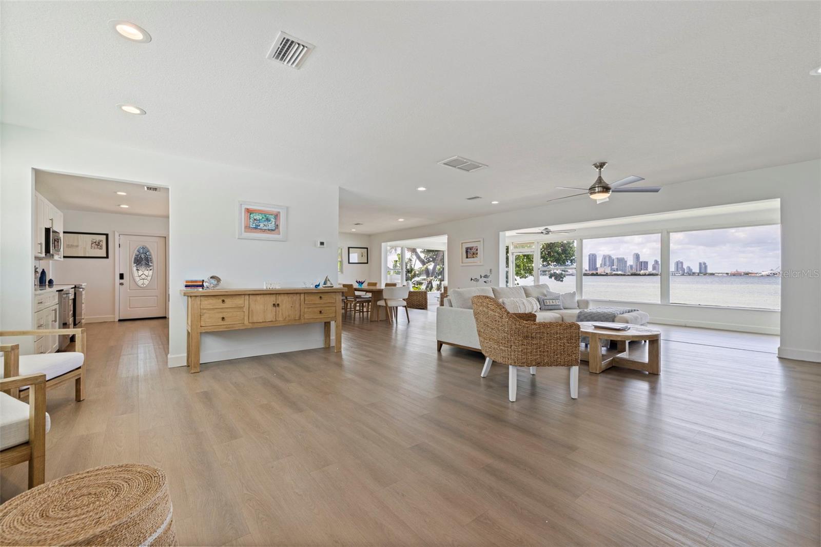 TROPICAL SHORES - Residential