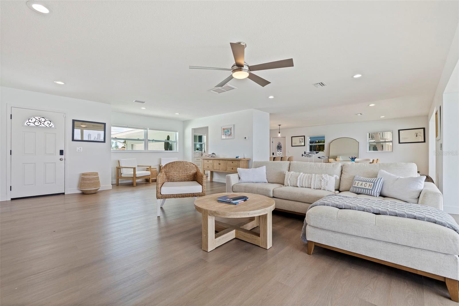 TROPICAL SHORES - Residential