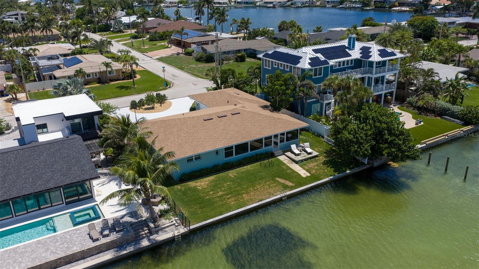 TROPICAL SHORES - Residential