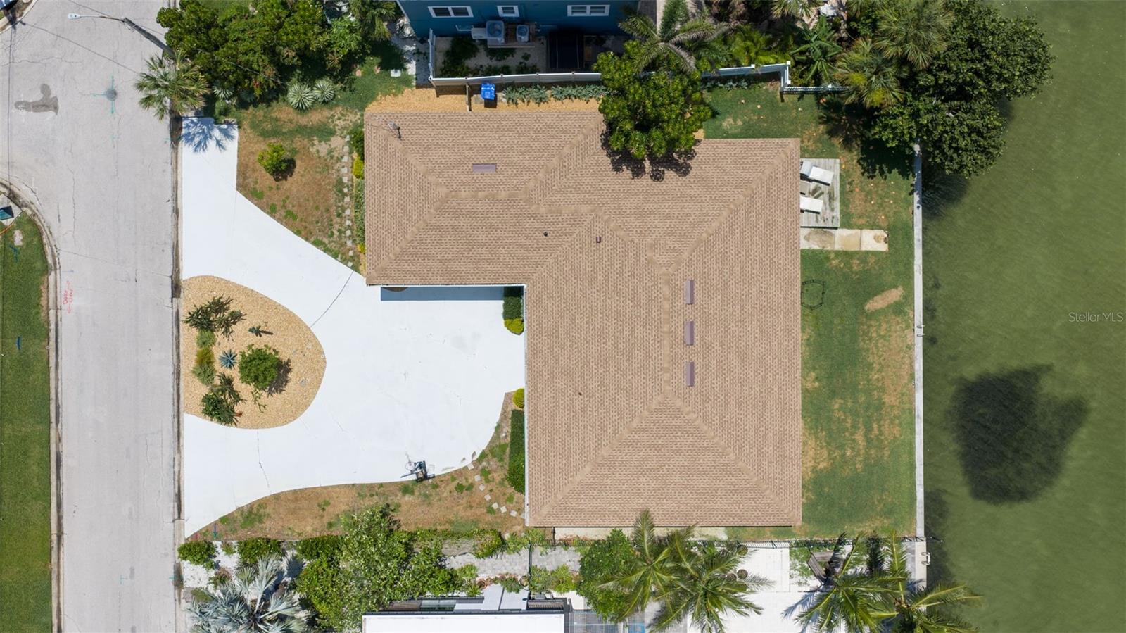 TROPICAL SHORES - Residential