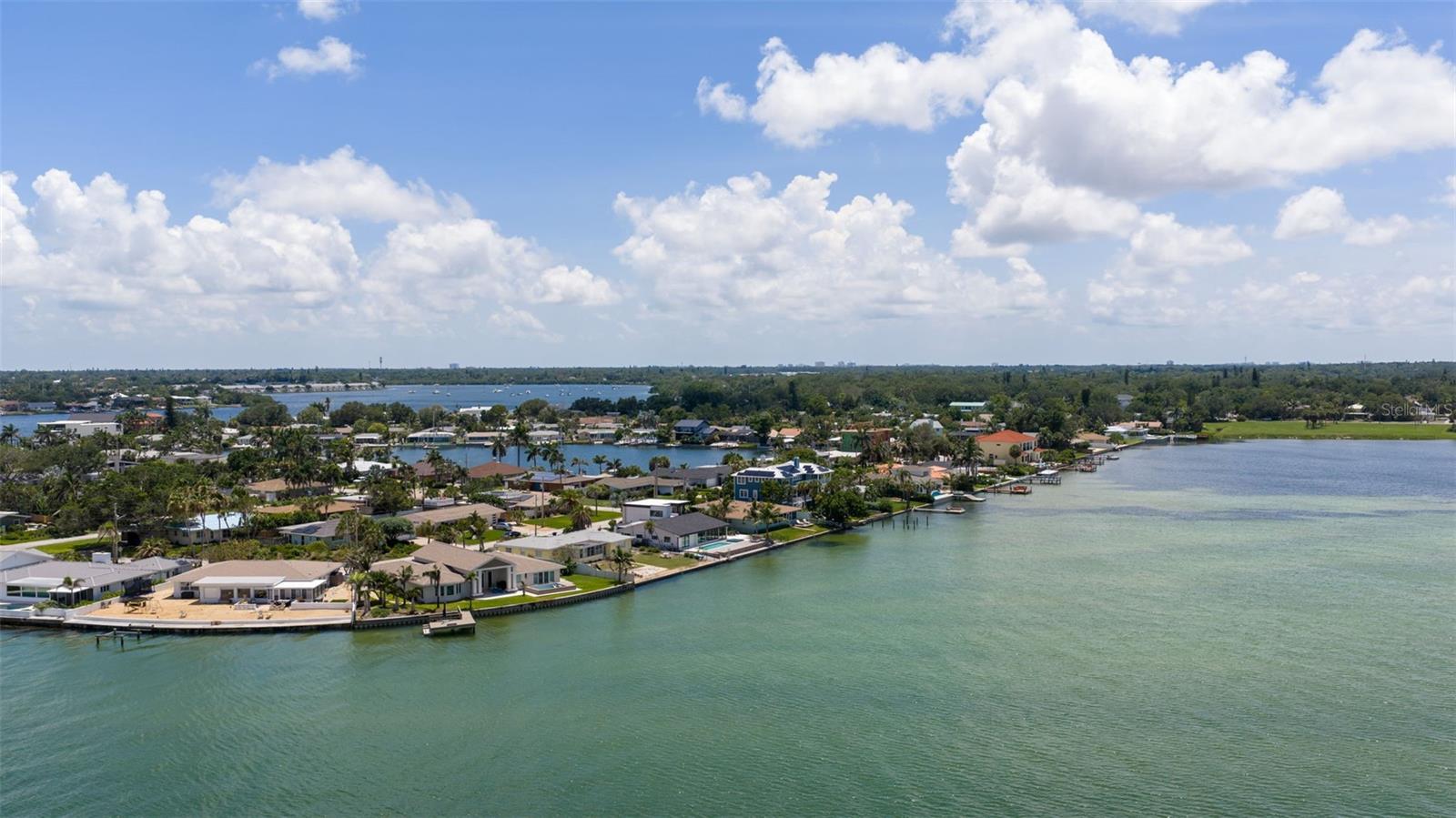 TROPICAL SHORES - Residential