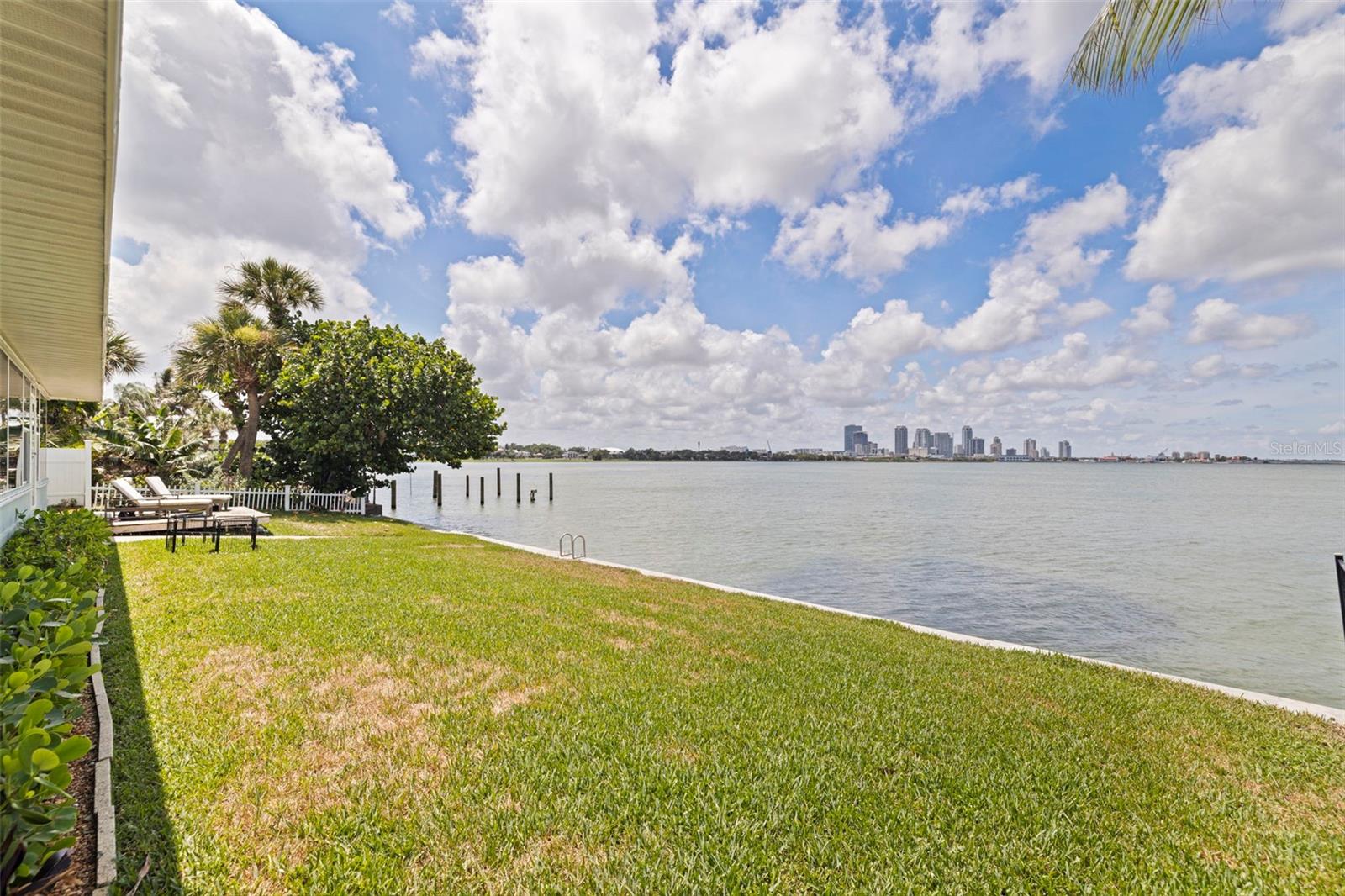 TROPICAL SHORES - Residential