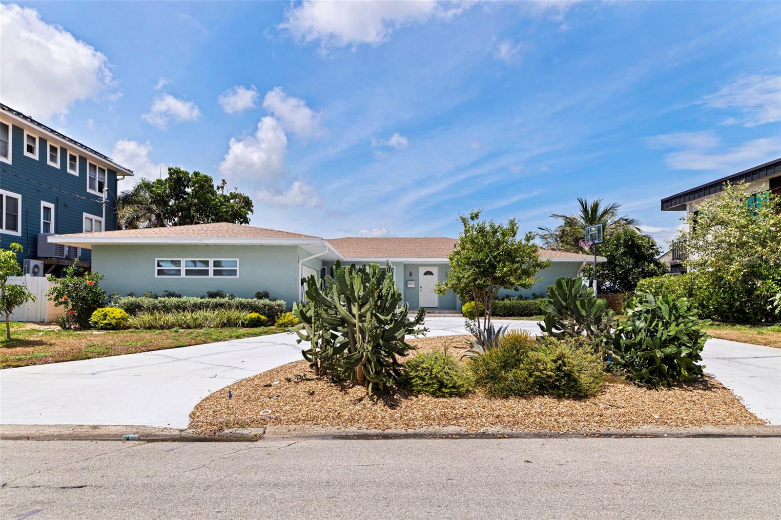 TROPICAL SHORES - Residential