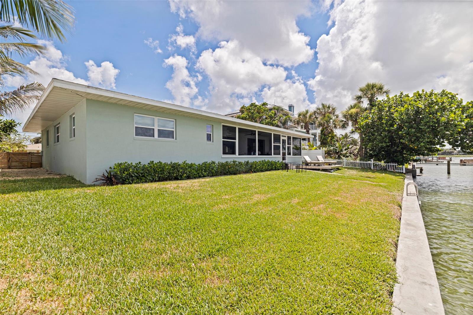 TROPICAL SHORES - Residential