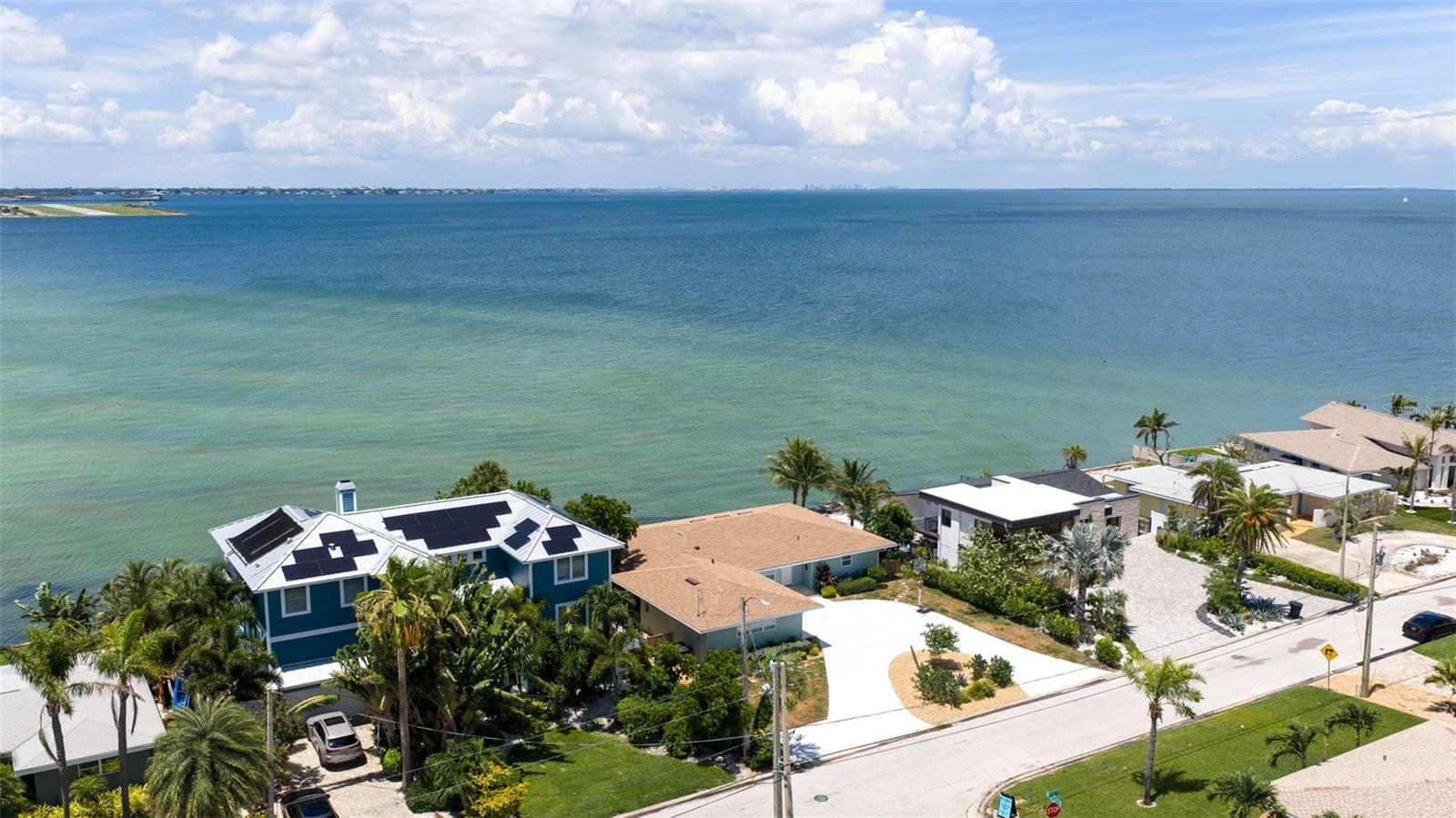 TROPICAL SHORES - Residential