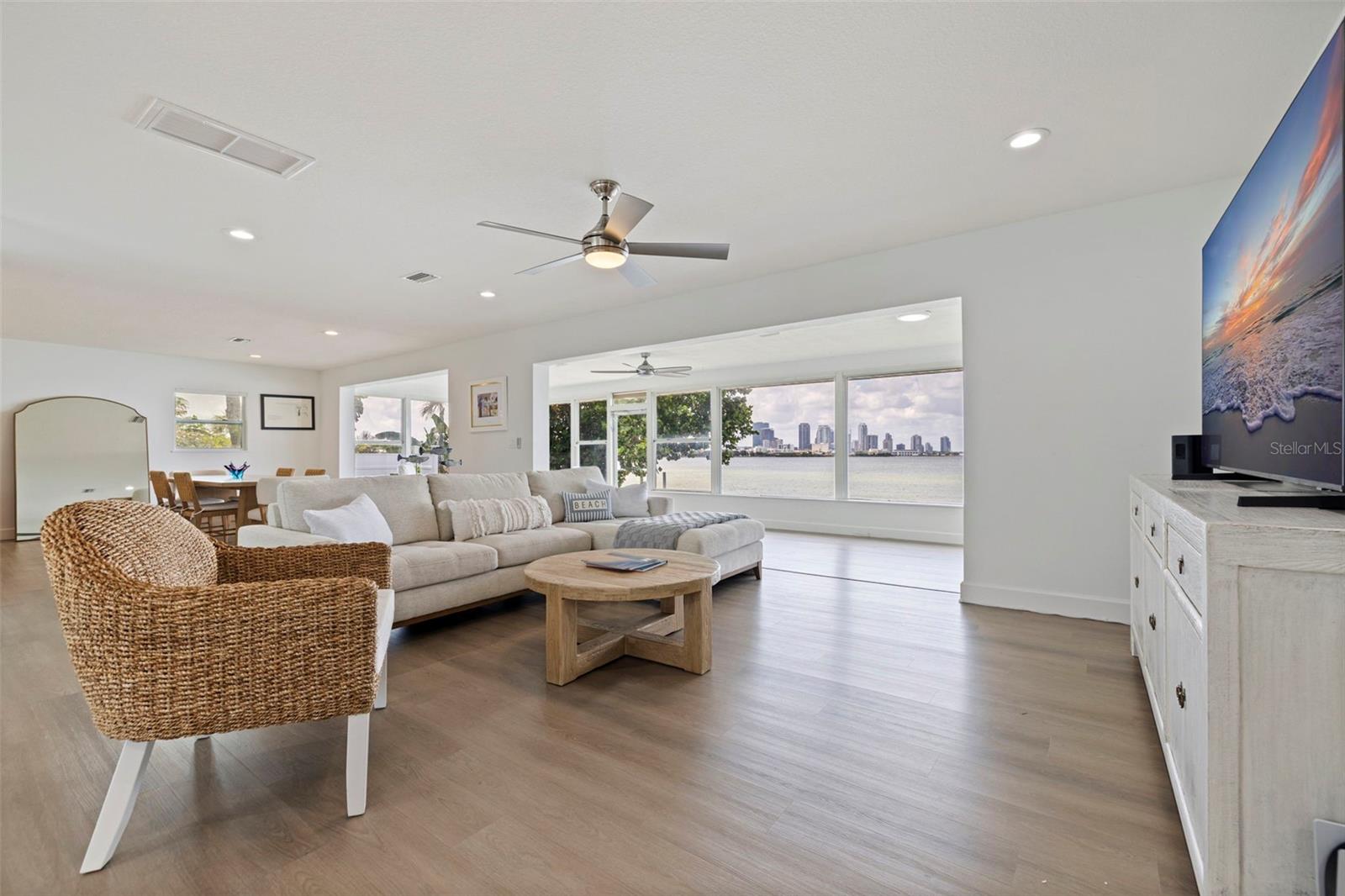 TROPICAL SHORES - Residential