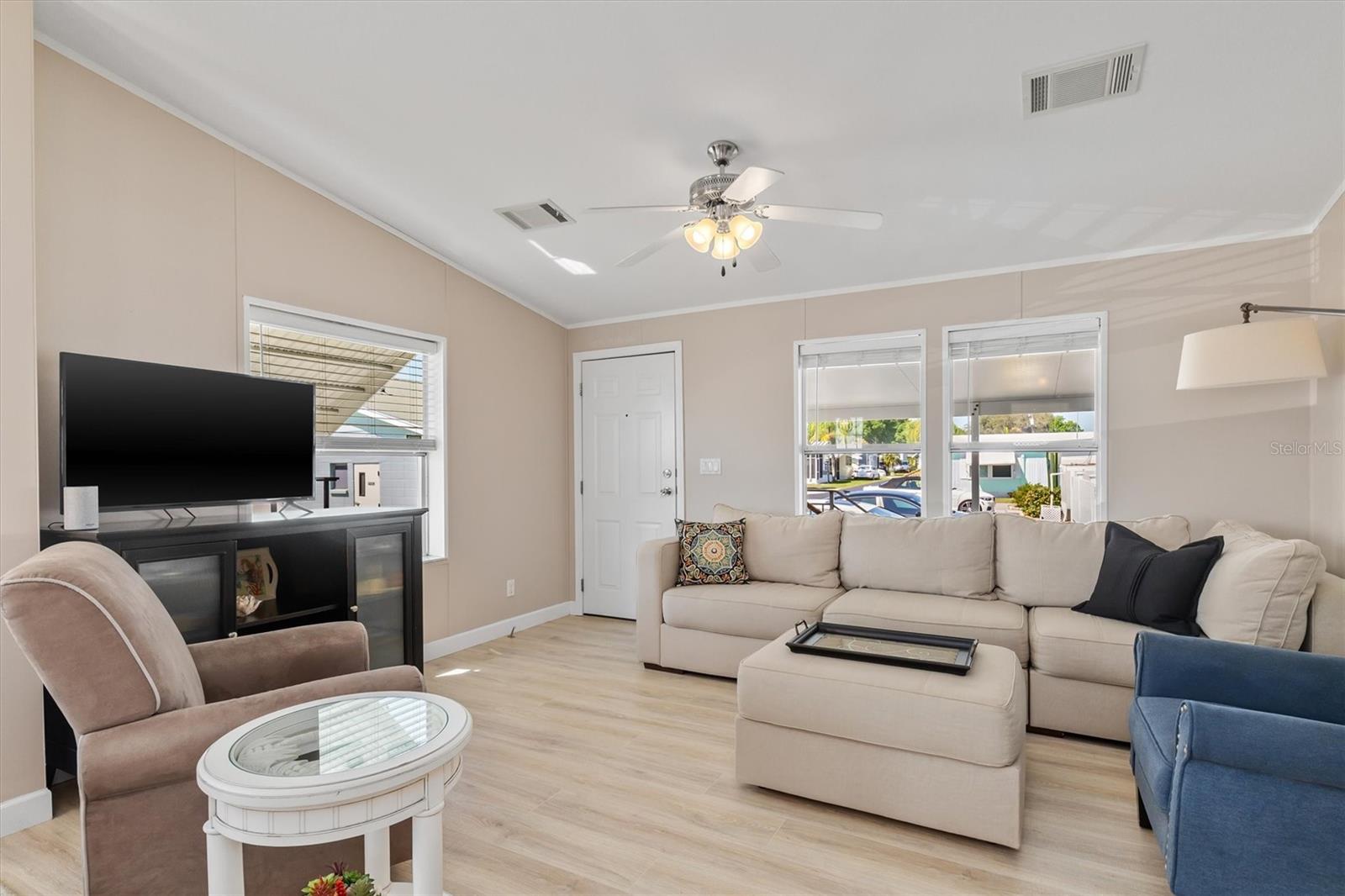 LAZY LAGOON UN 51B - Residential