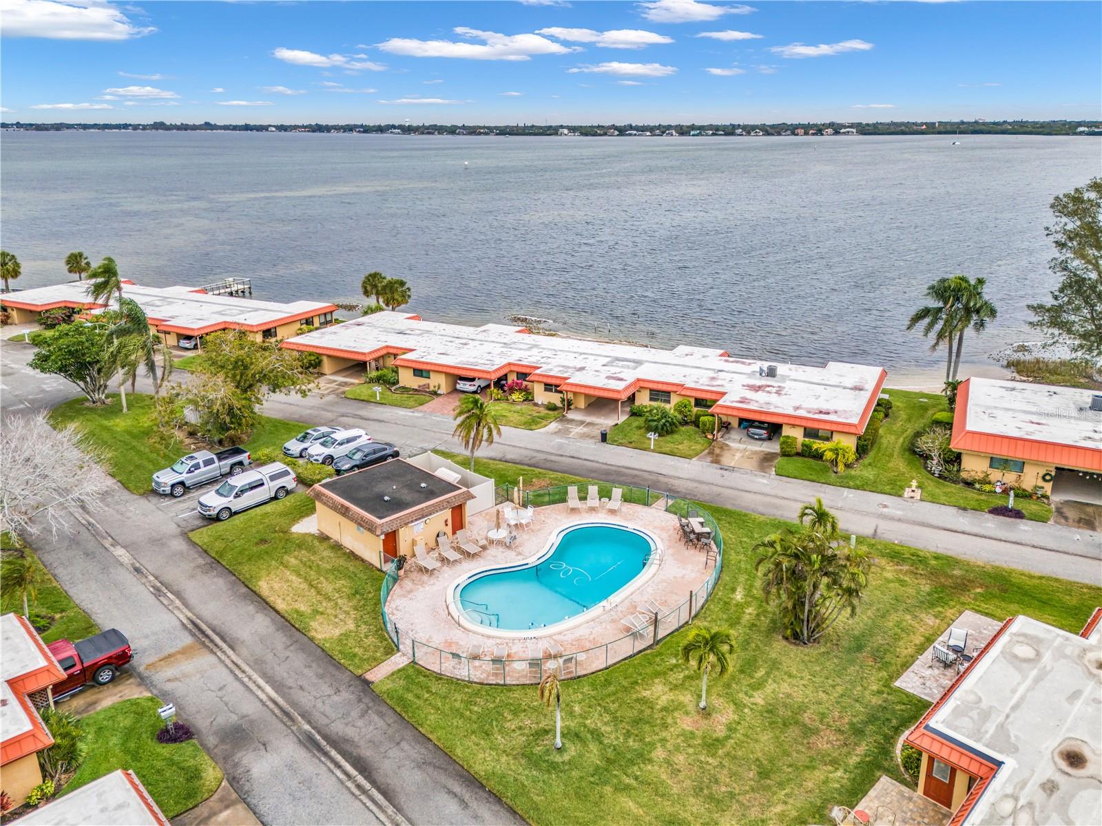 PALMA SOLA HARBOUR SEC 4 - Residential
