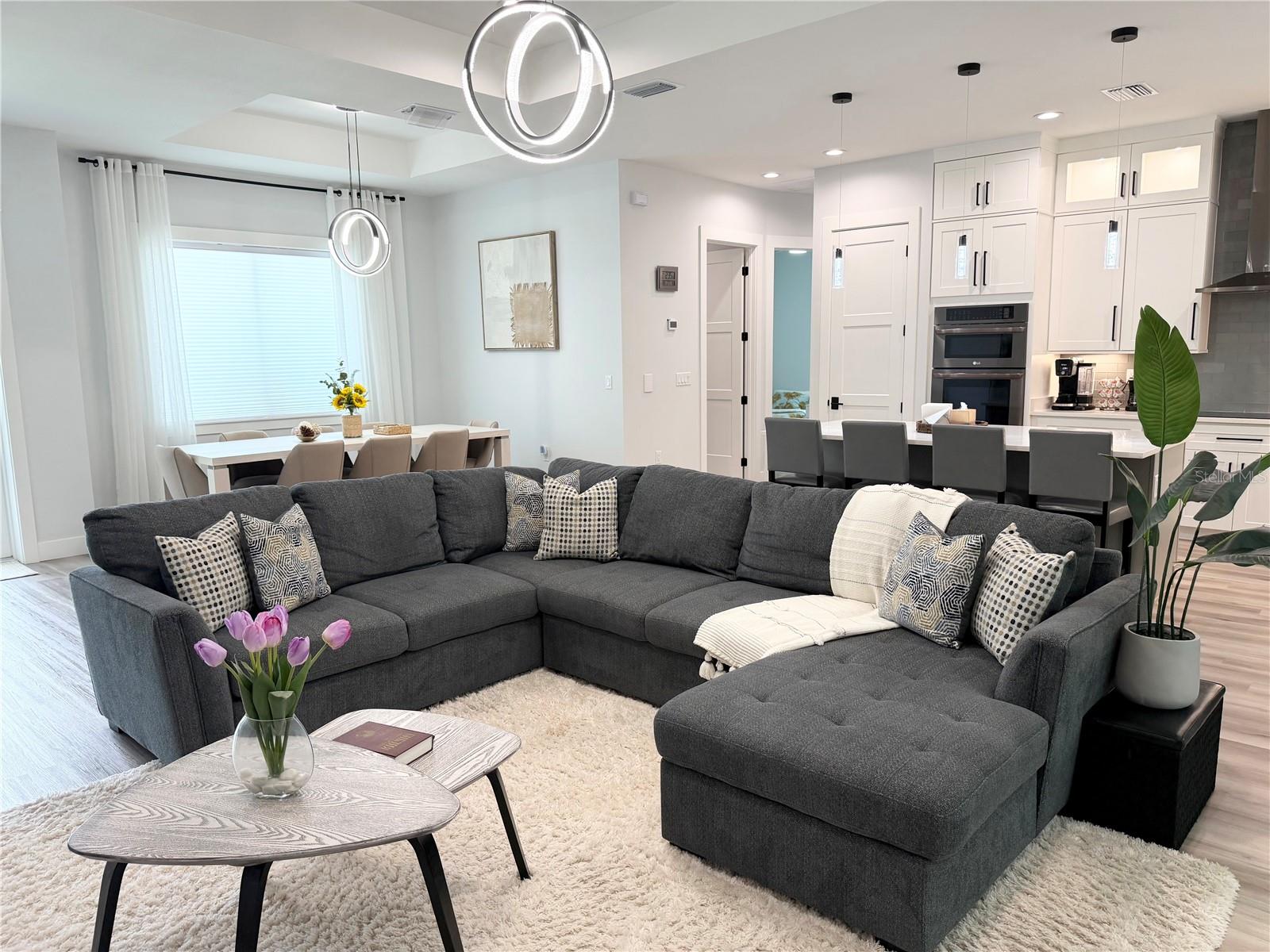 SOUTH VENICE - Residential Lease