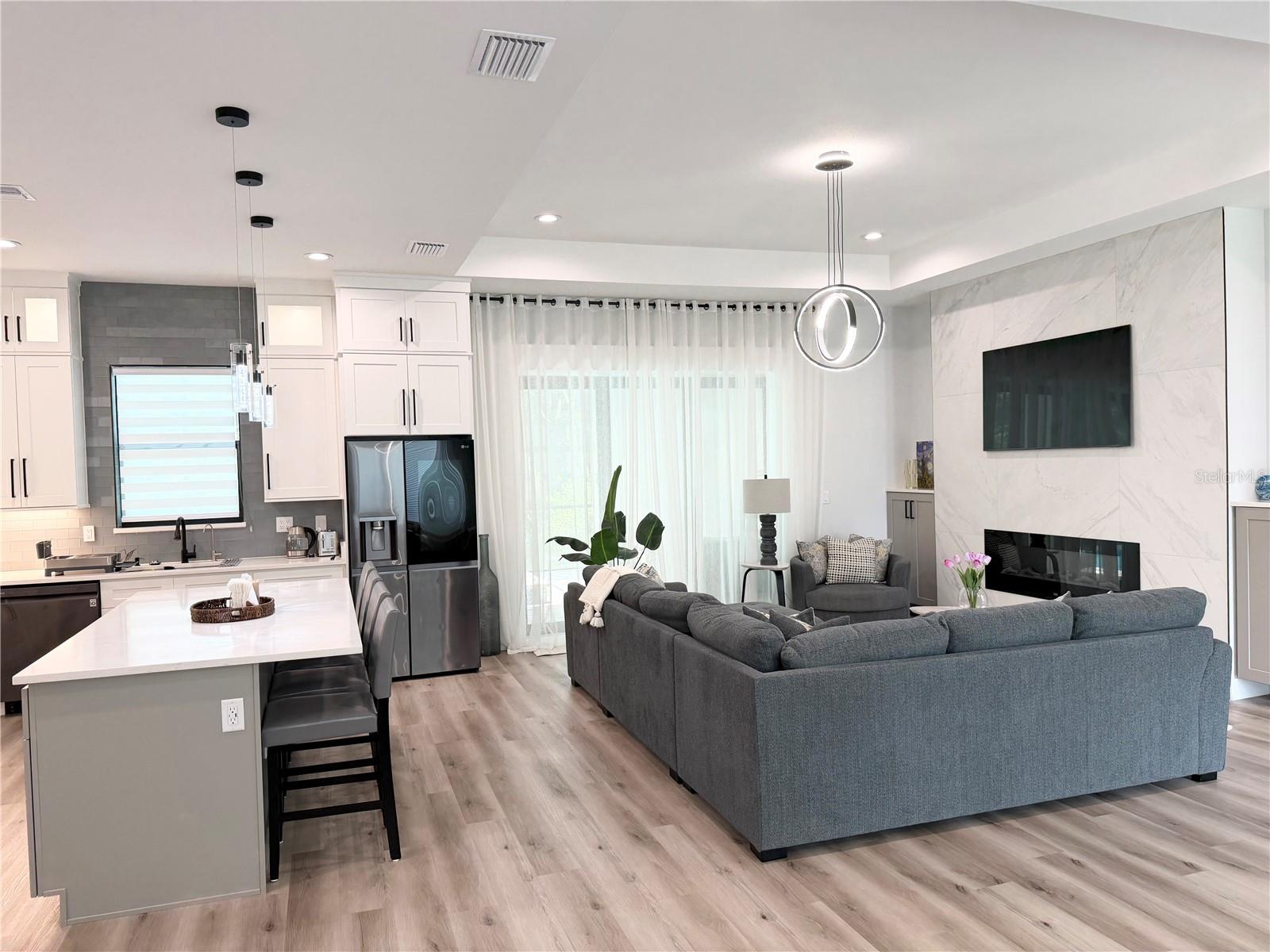 SOUTH VENICE - Residential Lease