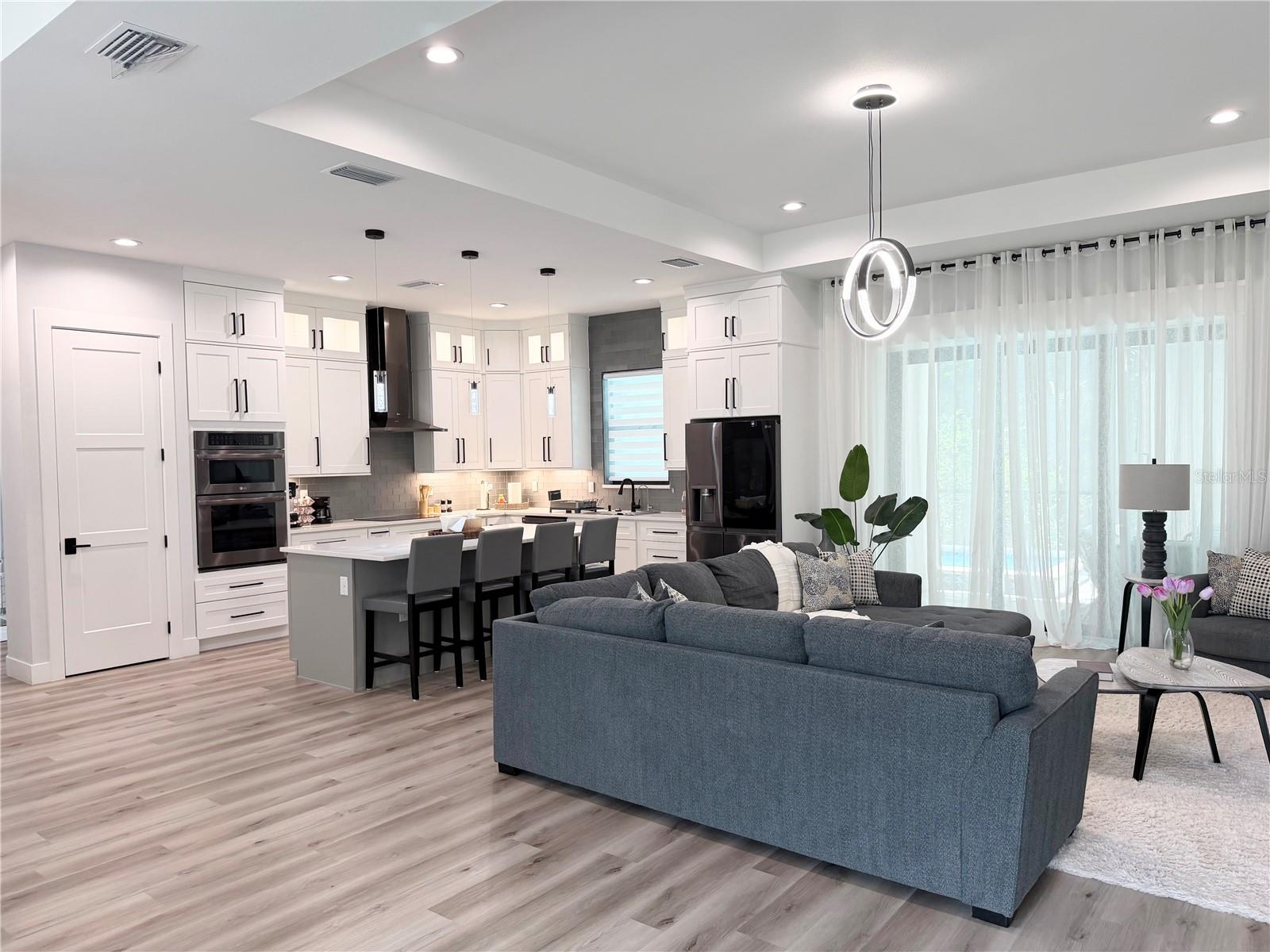 SOUTH VENICE - Residential Lease