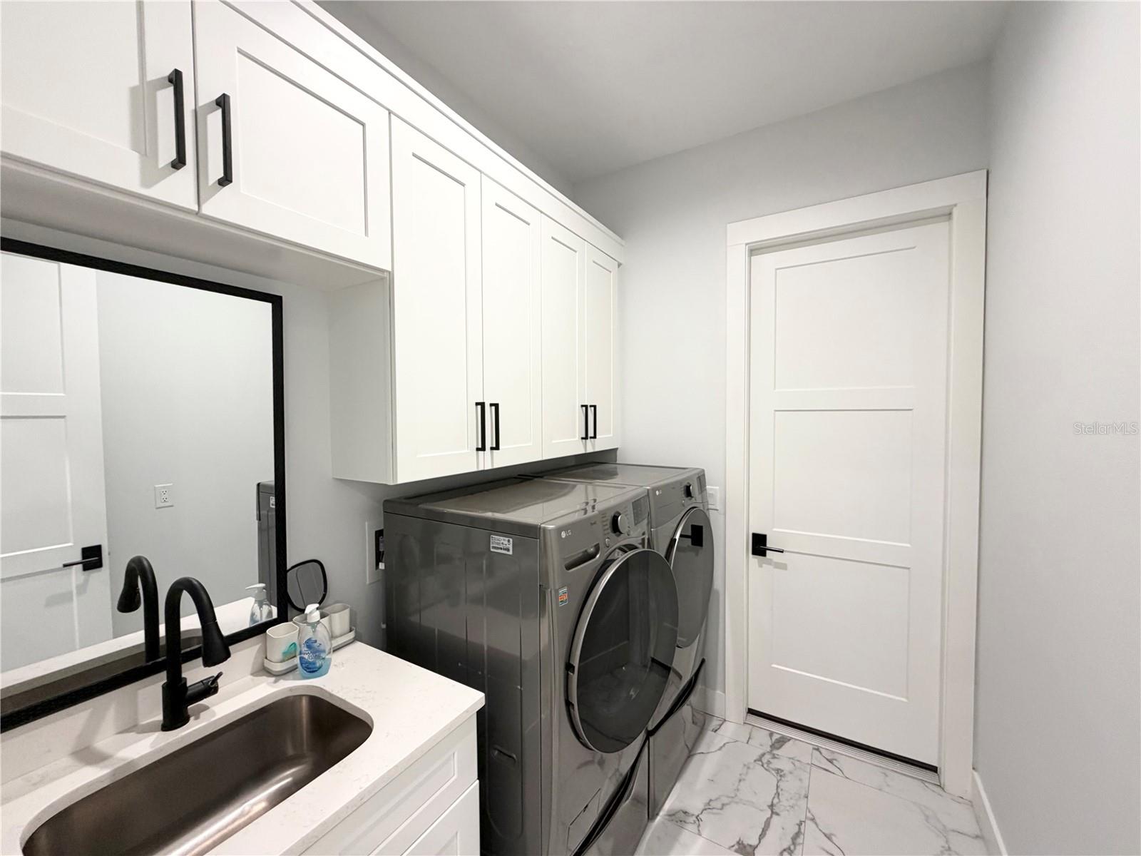 SOUTH VENICE - Residential Lease