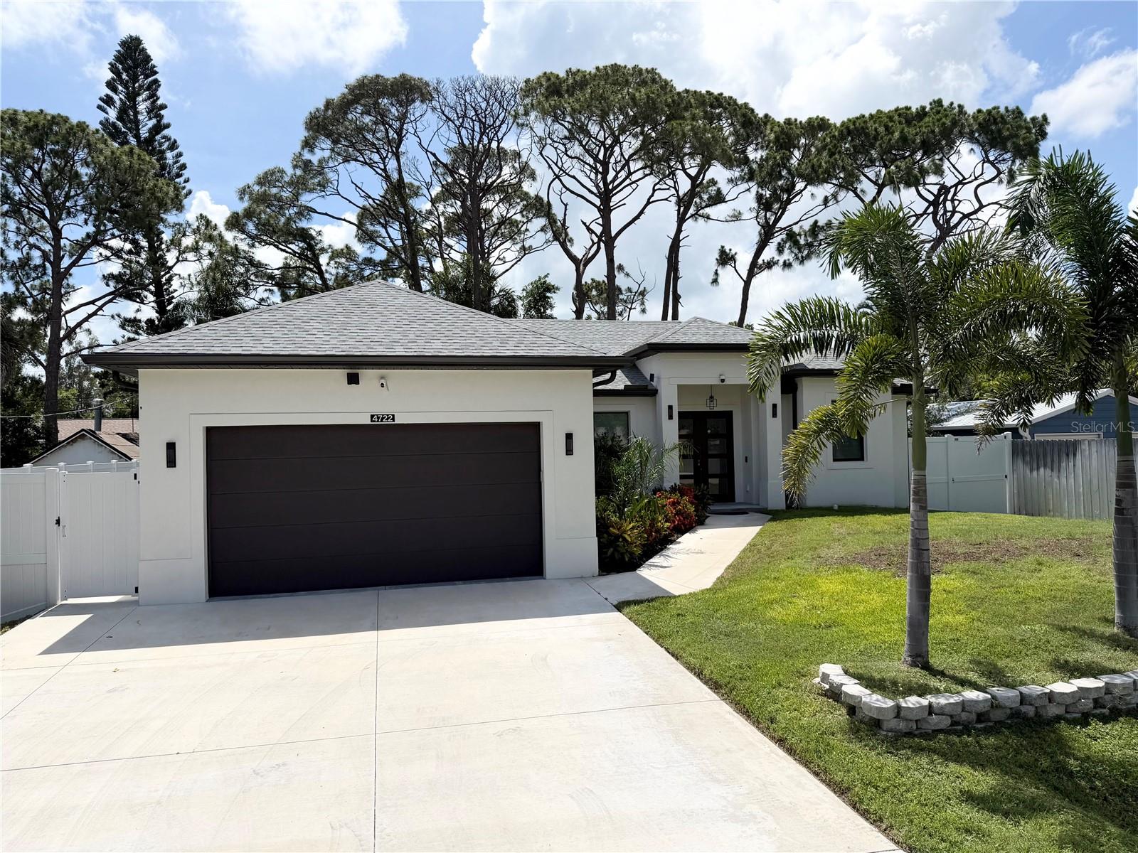 SOUTH VENICE - Residential Lease