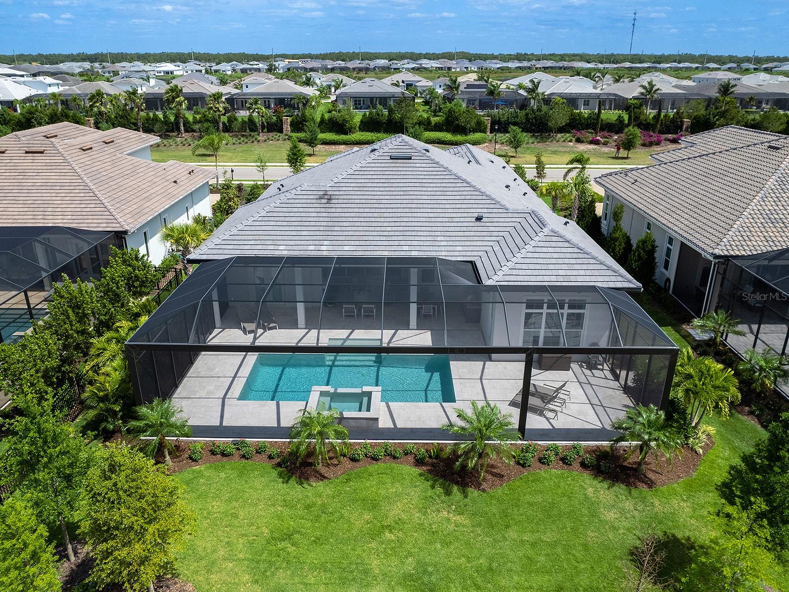 LAKE CLUB - Residential