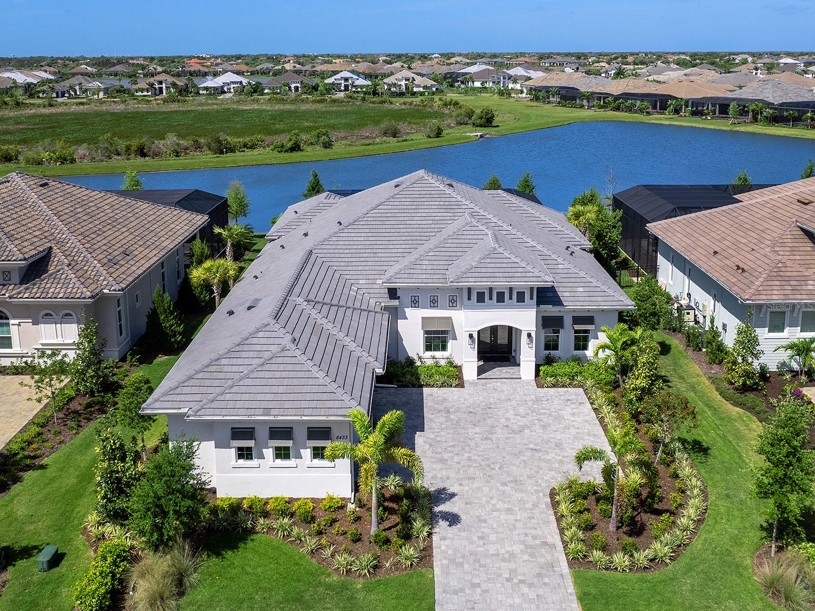 LAKE CLUB - Residential
