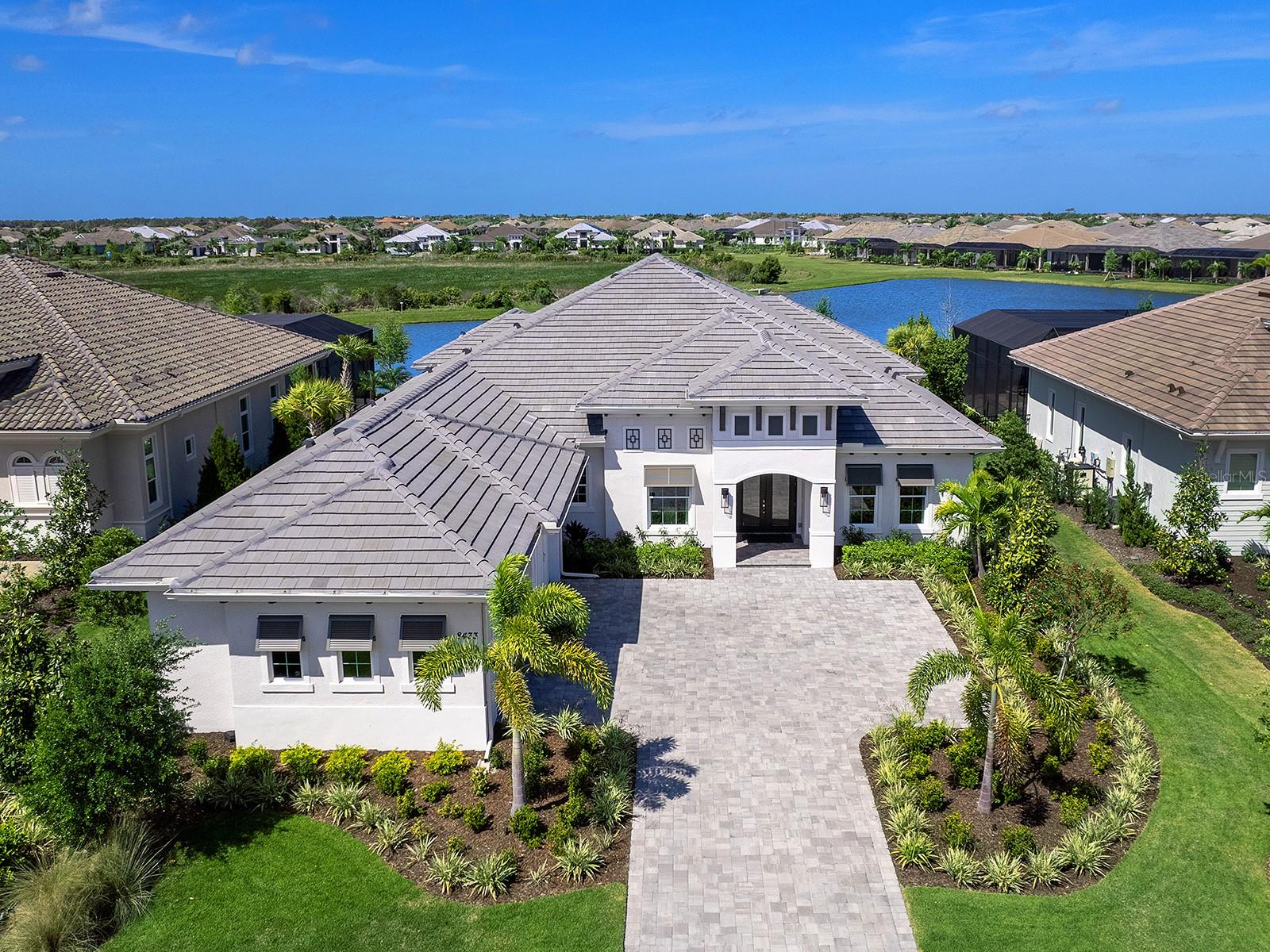 LAKE CLUB - Residential