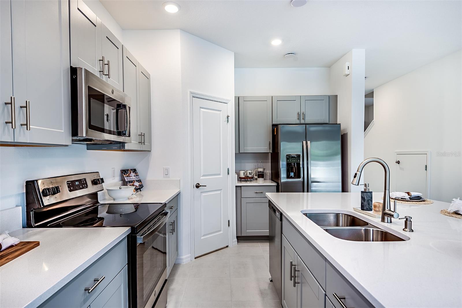THE TOWNHOMES AT BELLALAGO - Residential