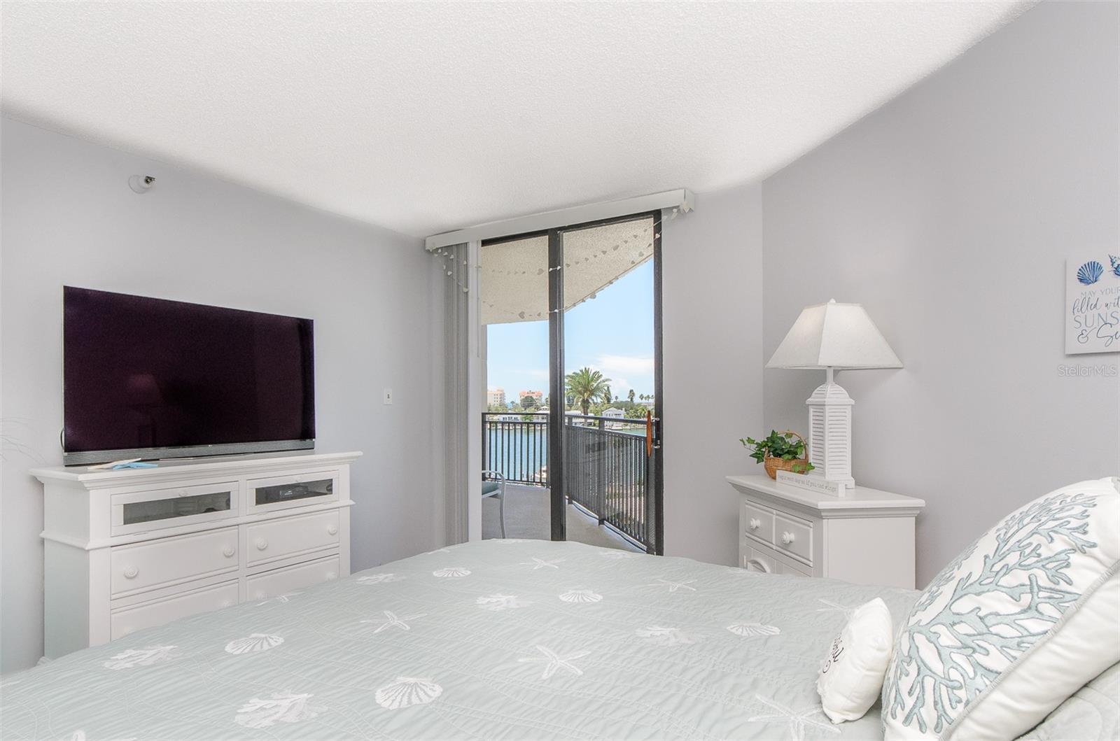 ISLAND WALK CONDO - Residential Lease