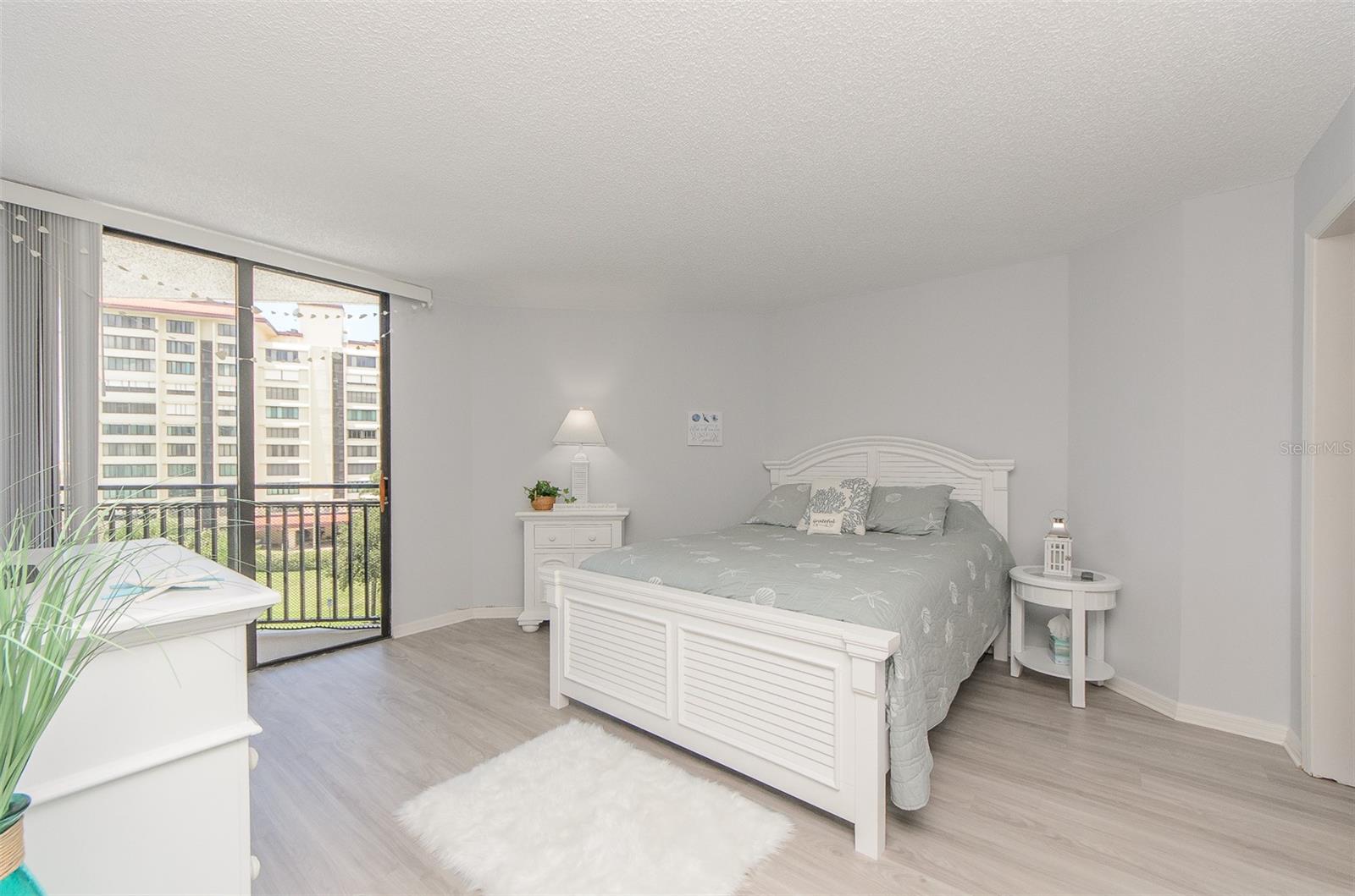 ISLAND WALK CONDO - Residential Lease