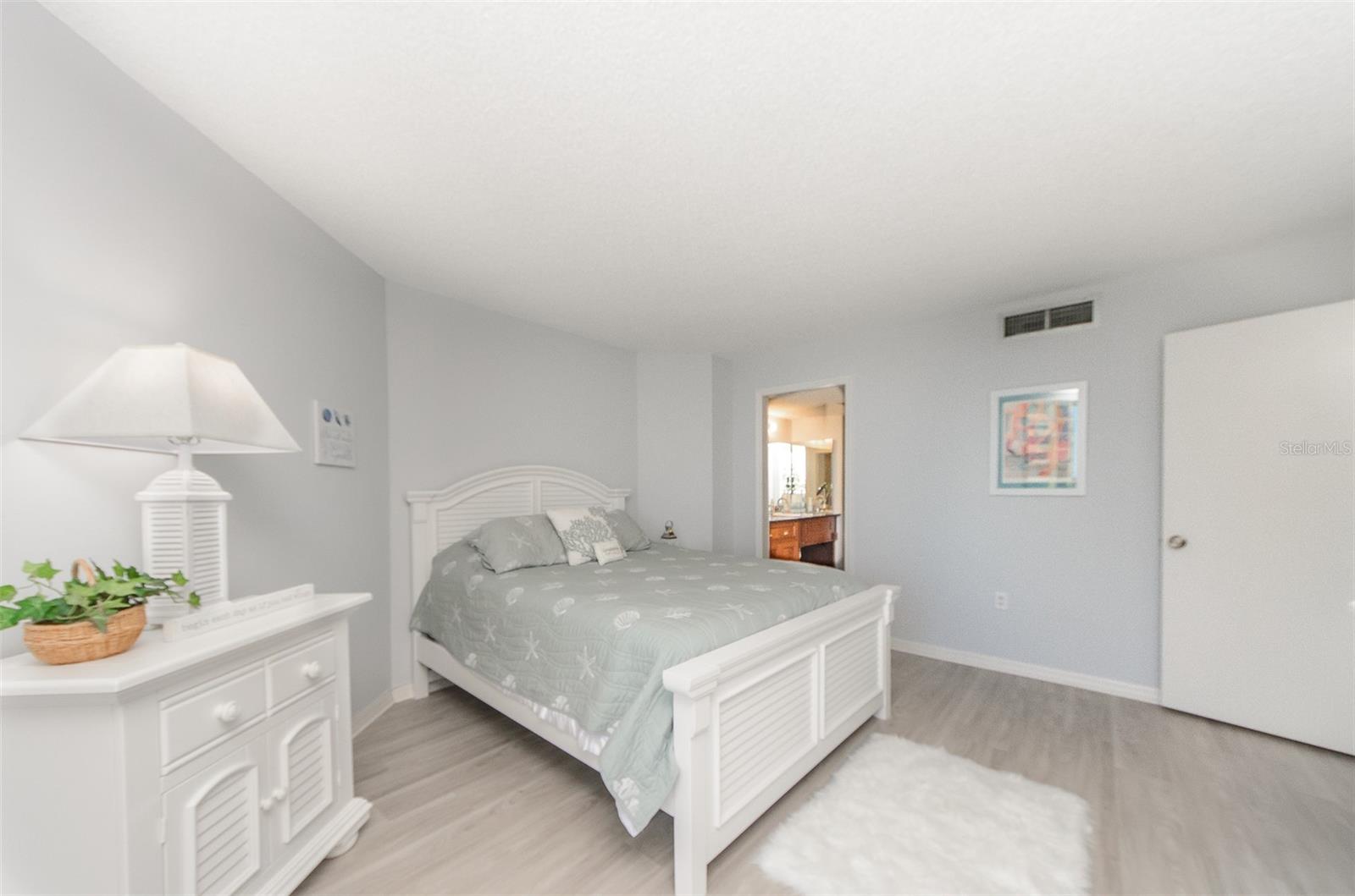 ISLAND WALK CONDO - Residential Lease