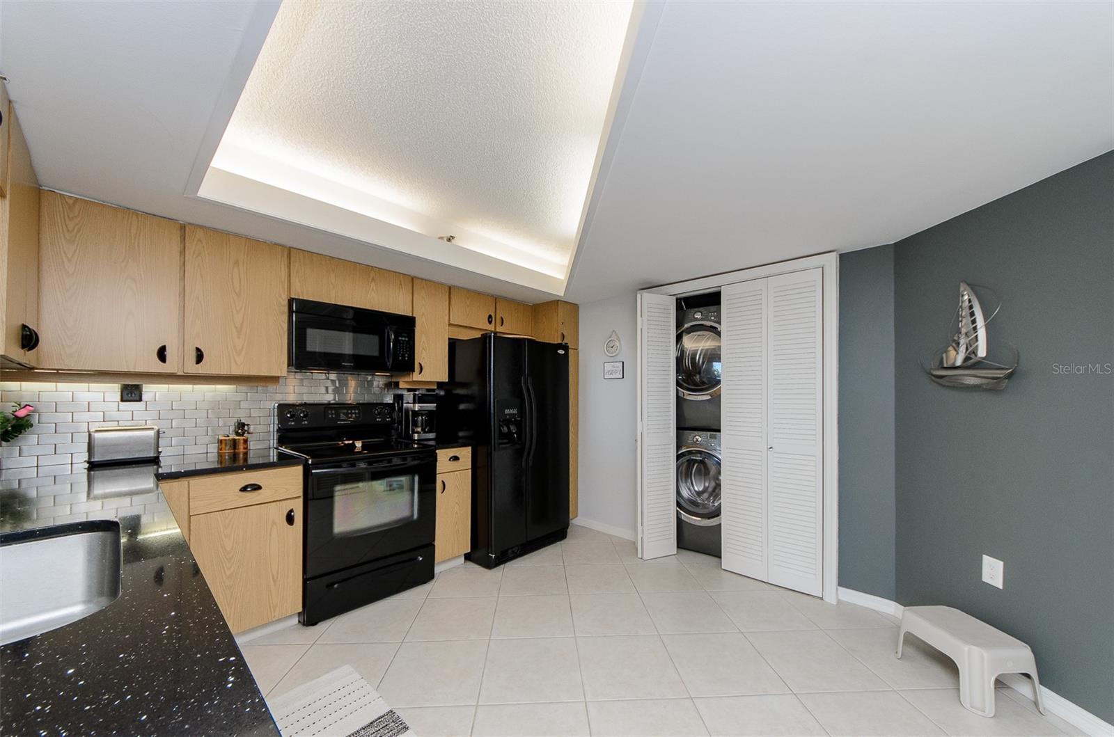 ISLAND WALK CONDO - Residential Lease