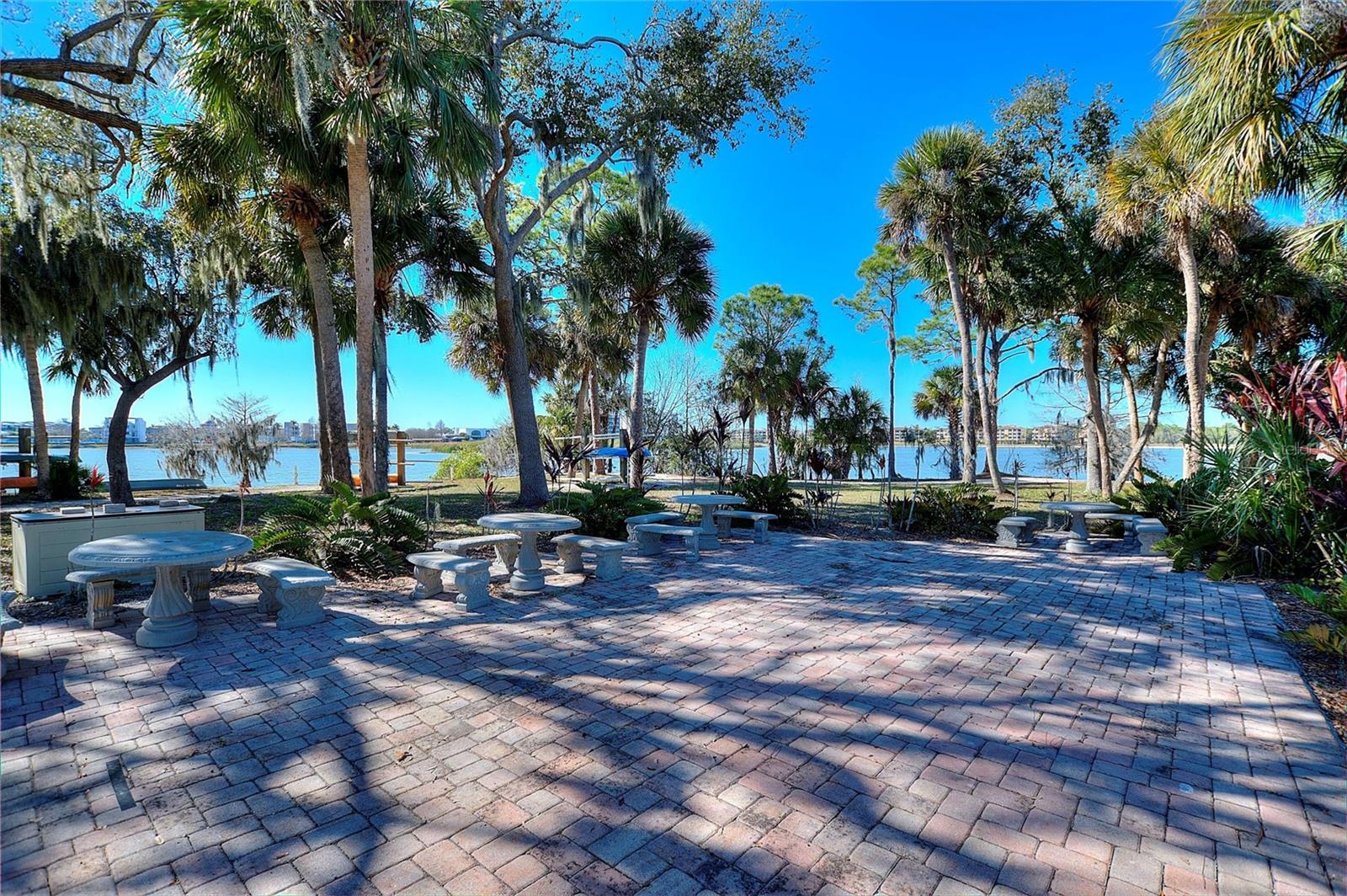 THE MOORINGS AT EDGEWATER IV - Residential