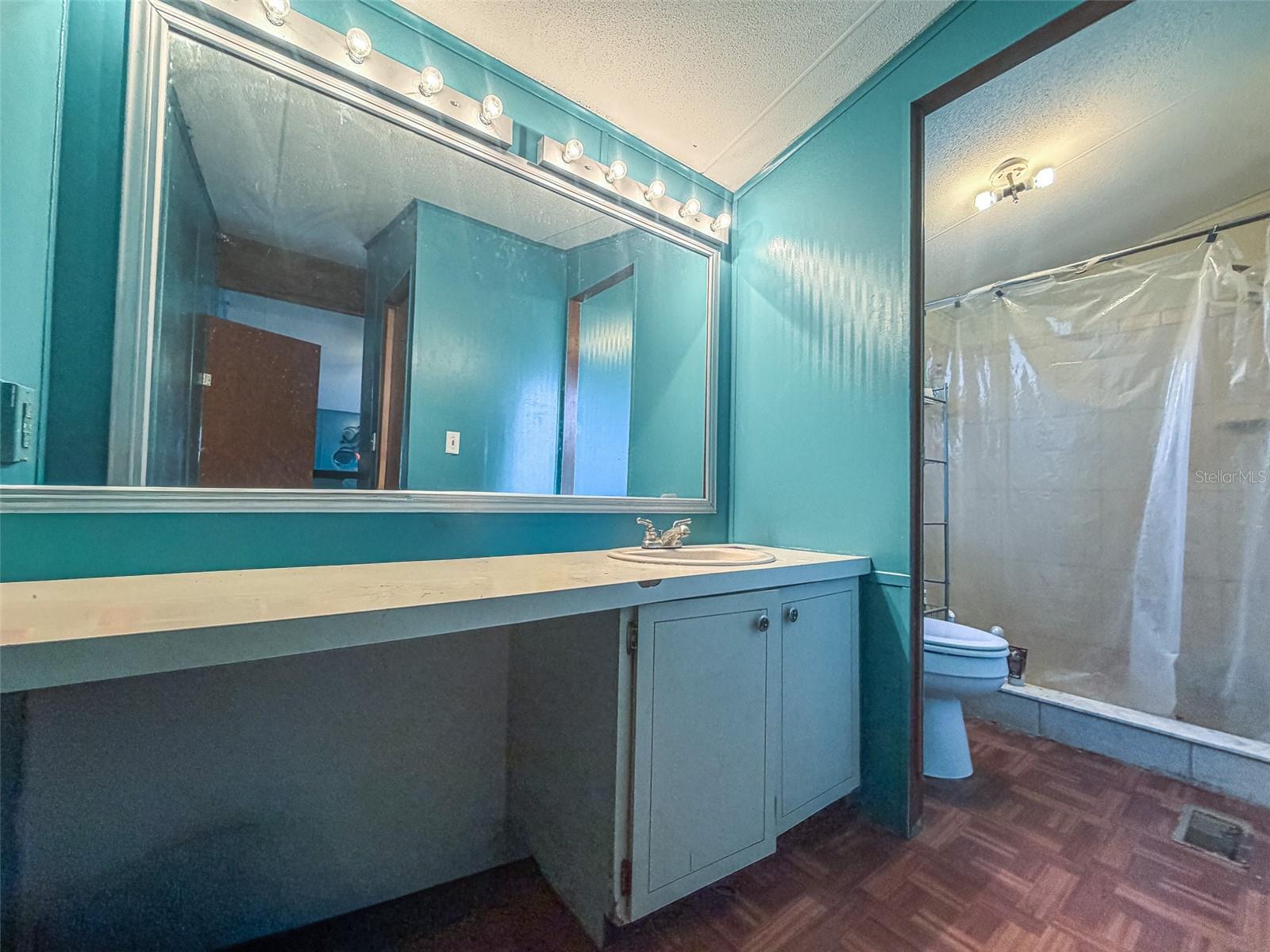 THORNHILL ESTS - Residential