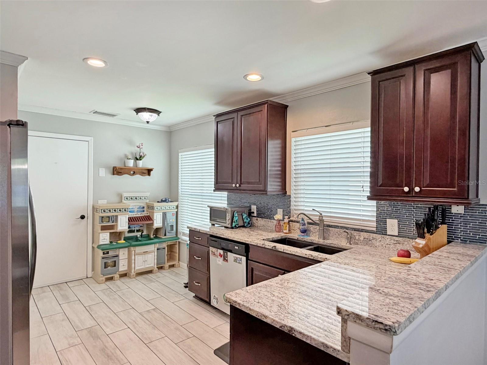 TEMPLE OAKS - Residential