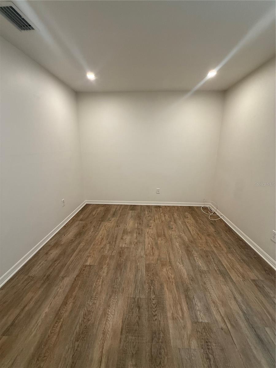 KINGSWAY OAKS UNIT 2 - Residential Lease