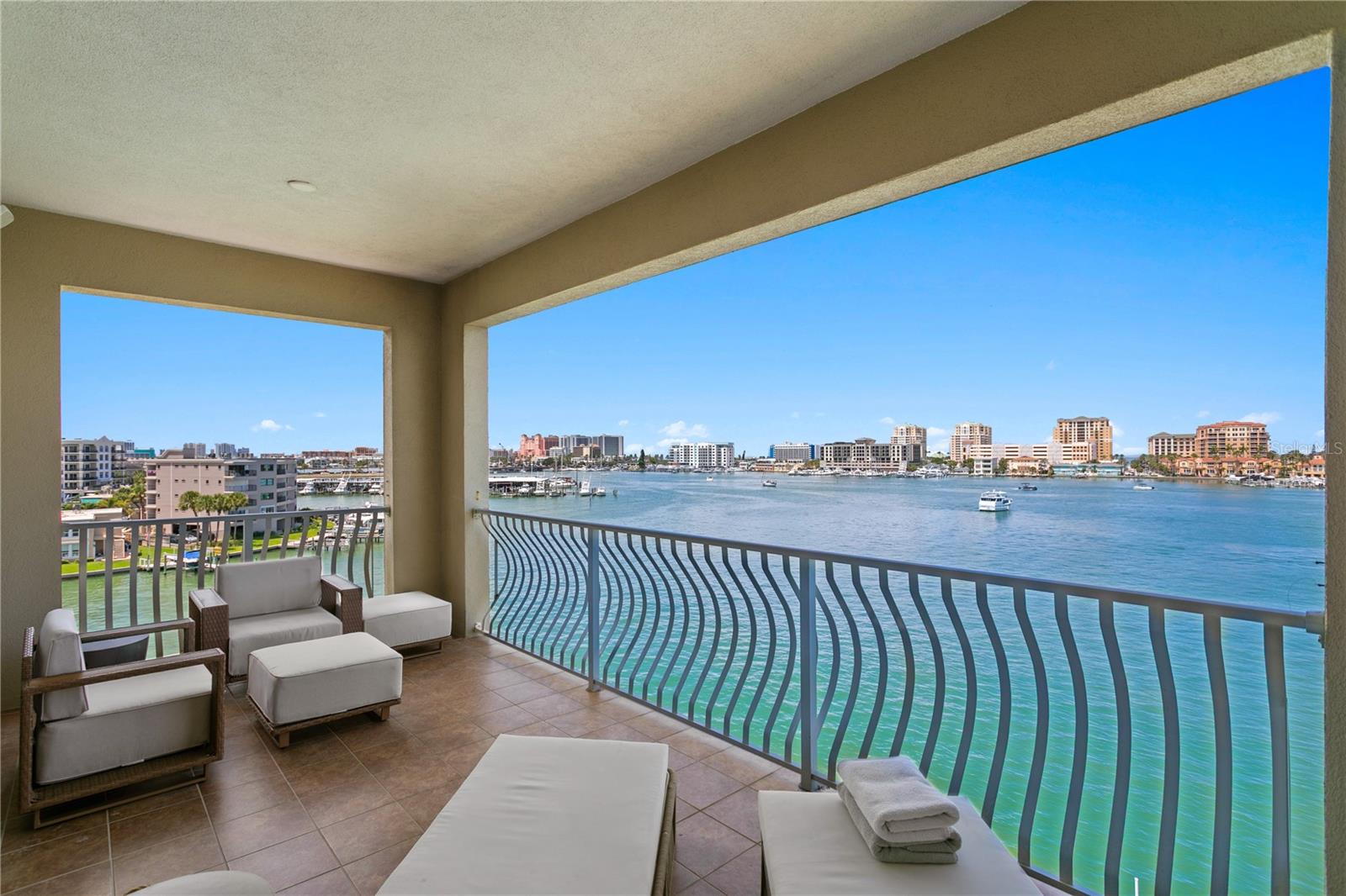 MAJESTIC POINT CONDO - Residential