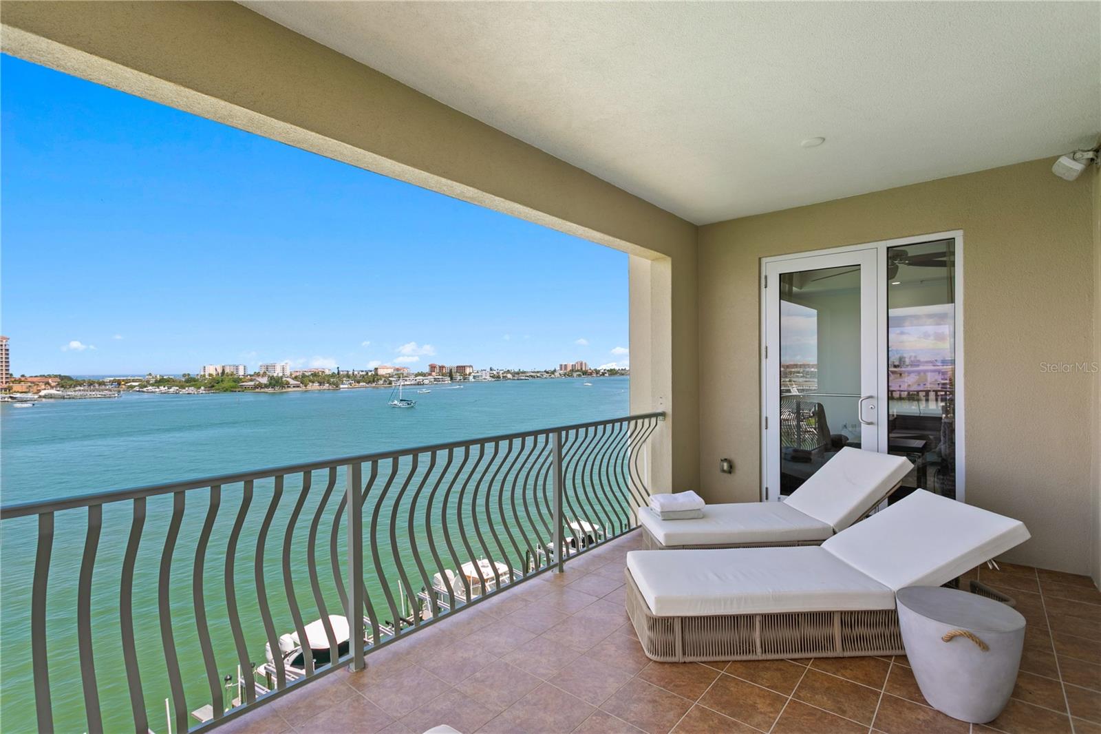 MAJESTIC POINT CONDO - Residential