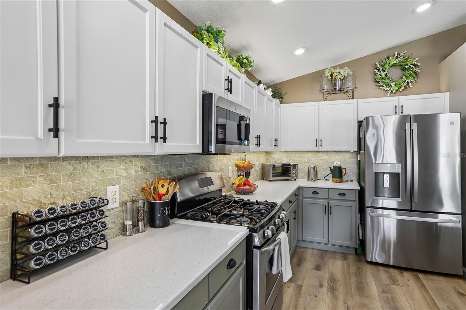 BUCKHORN GROVES - Residential
