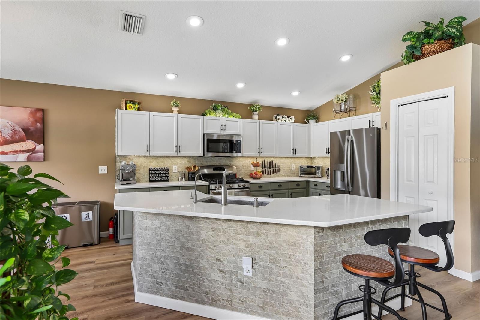 BUCKHORN GROVES - Residential