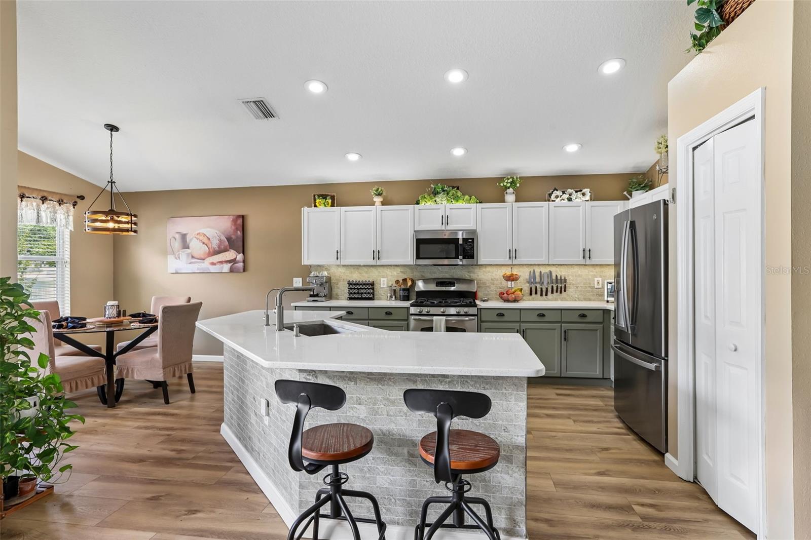 BUCKHORN GROVES - Residential