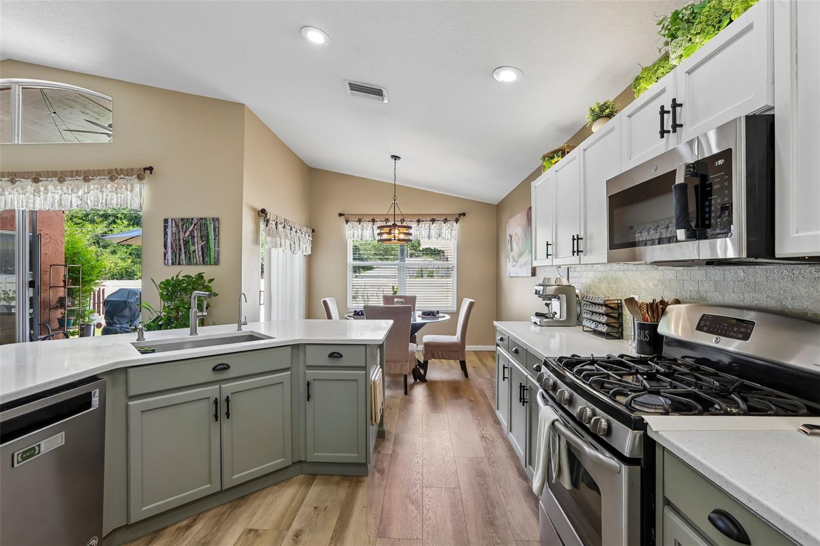 BUCKHORN GROVES - Residential