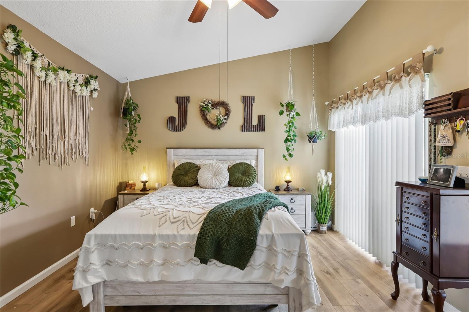 BUCKHORN GROVES - Residential