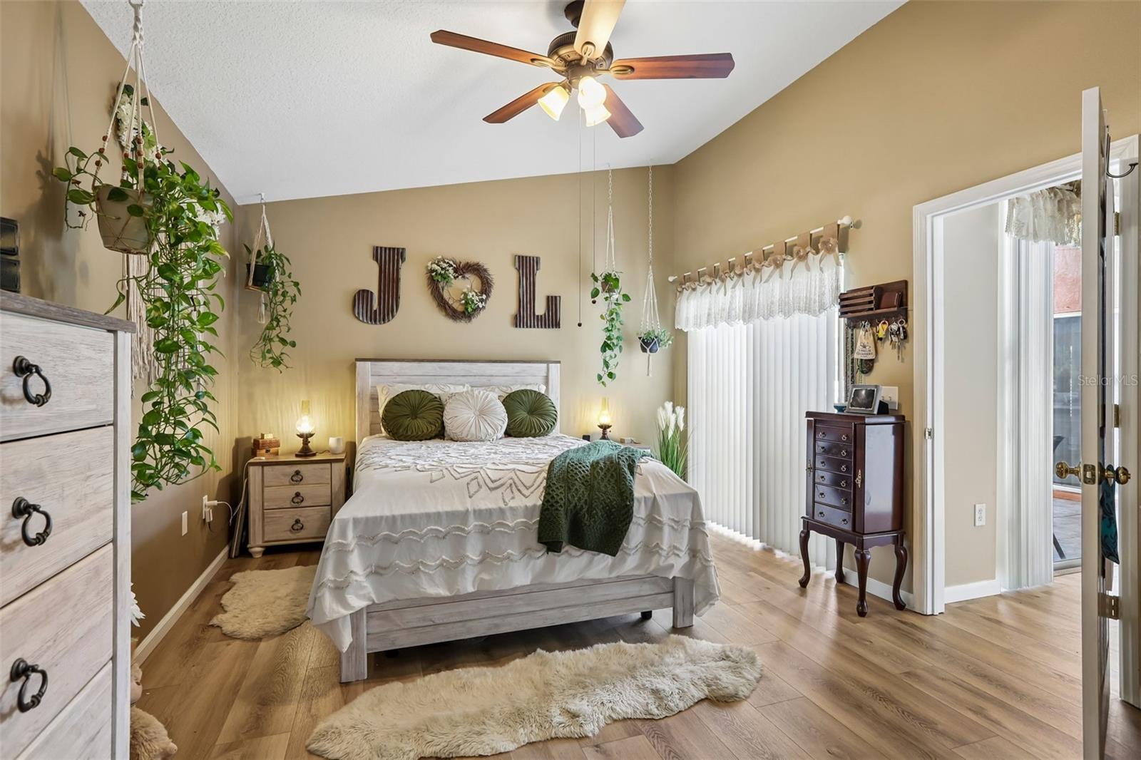 BUCKHORN GROVES - Residential
