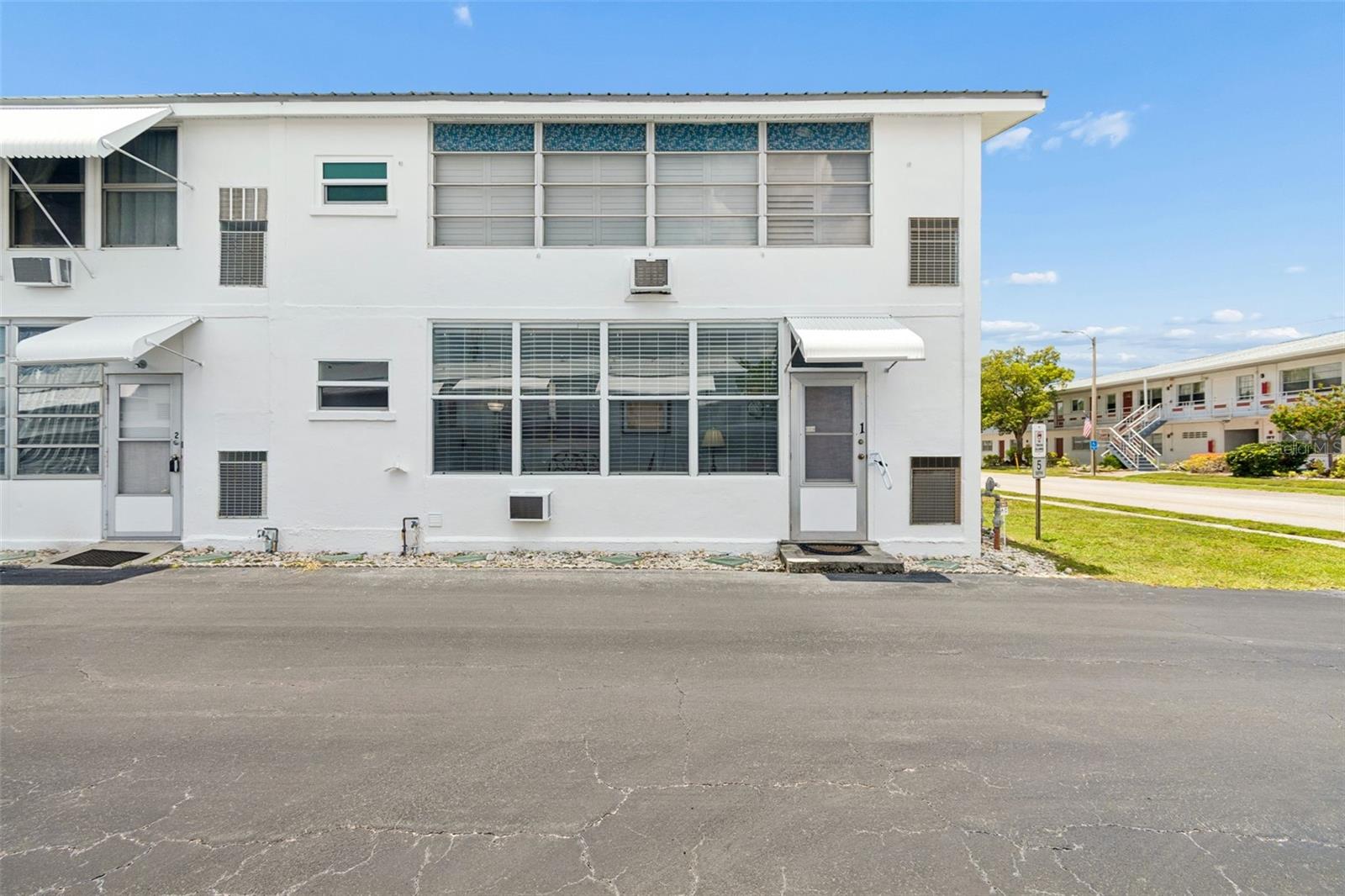 TOWN APTS CONDO - Residential