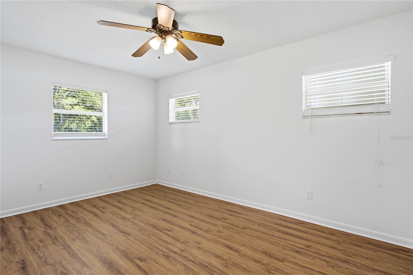 WINTER WOODS UNIT 04 - Residential Lease