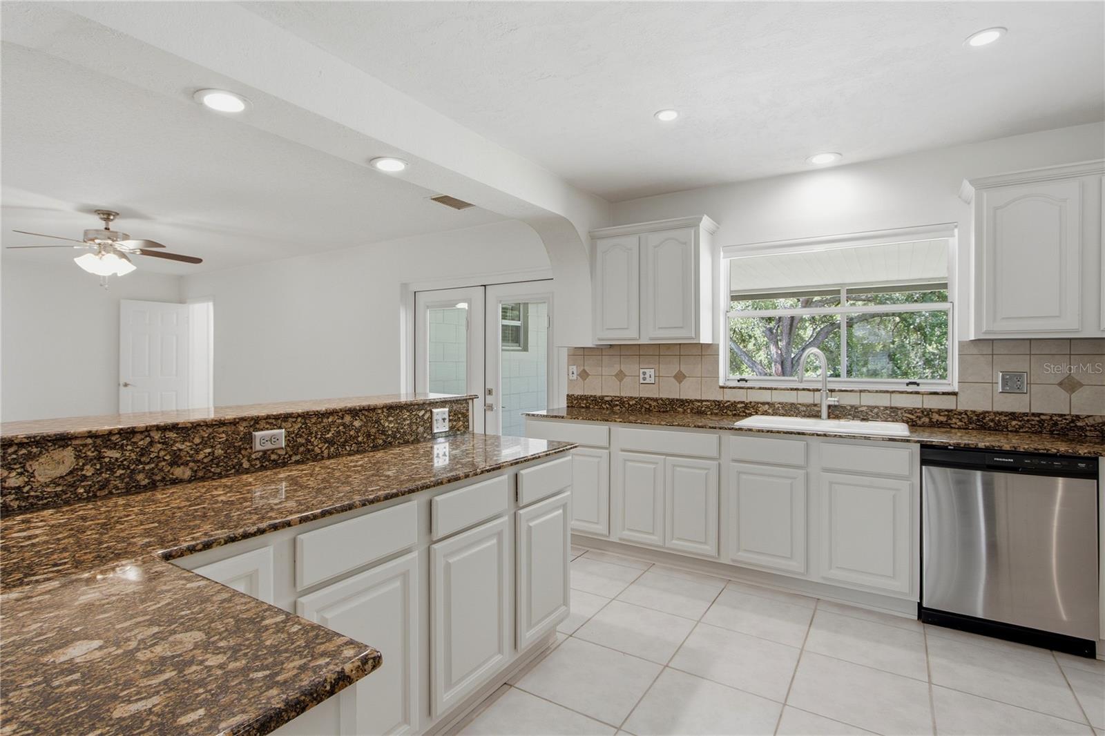 WINTER WOODS UNIT 04 - Residential Lease