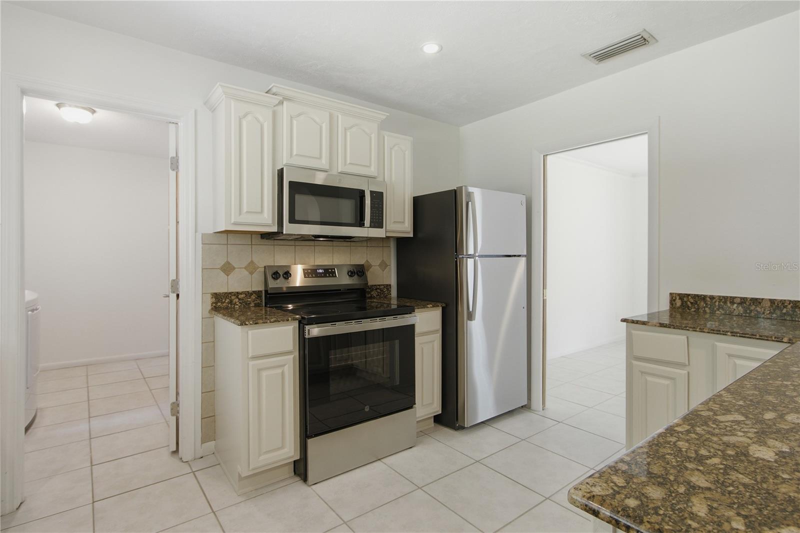 WINTER WOODS UNIT 04 - Residential Lease