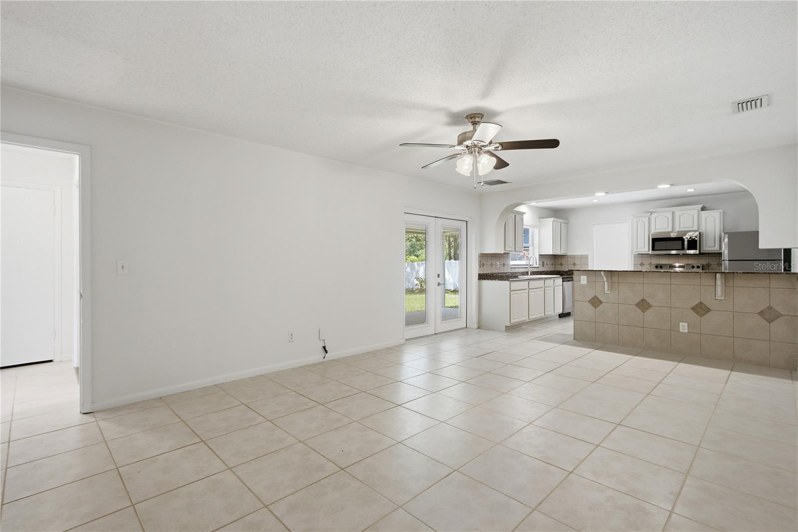 WINTER WOODS UNIT 04 - Residential Lease