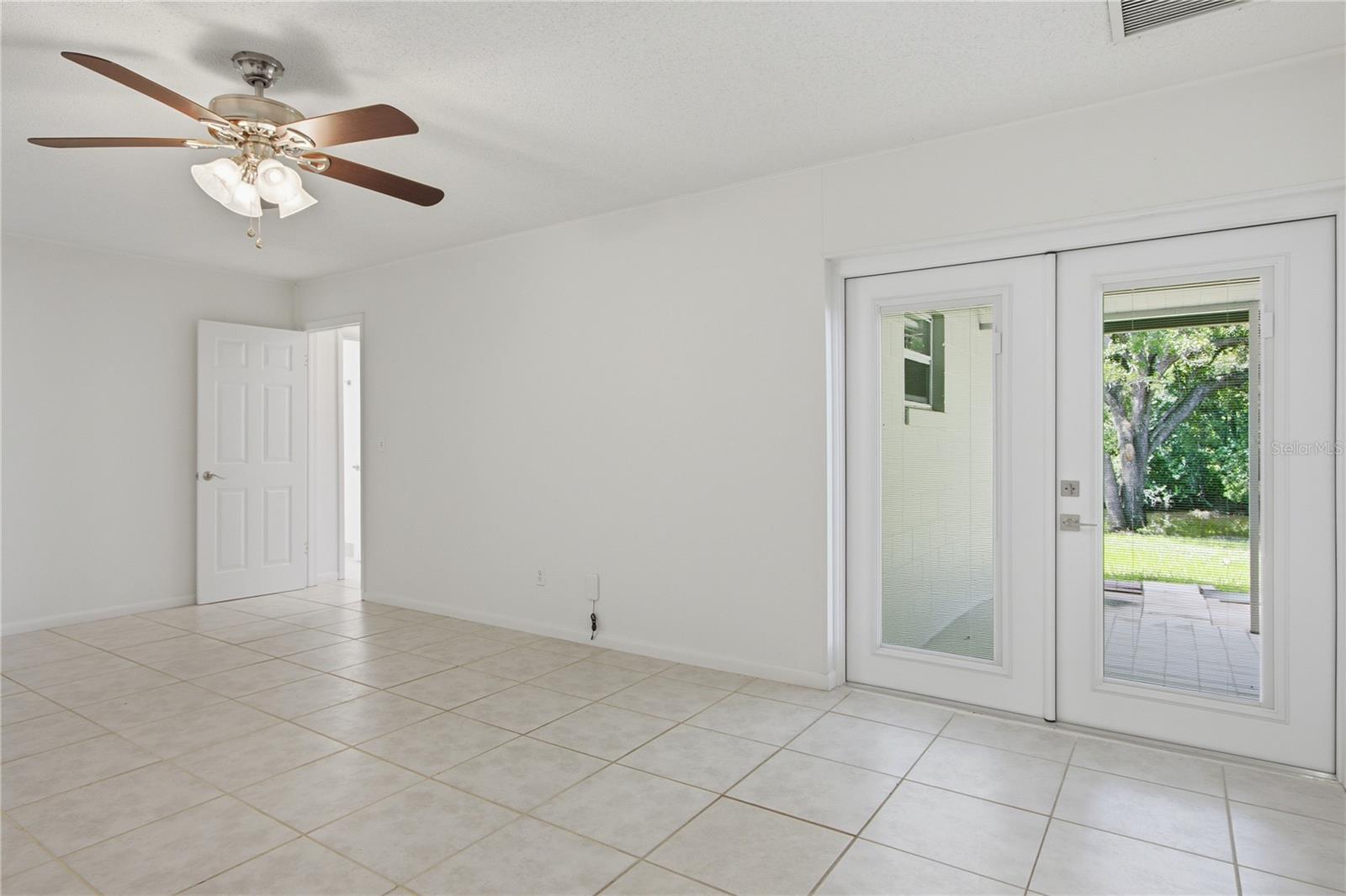 WINTER WOODS UNIT 04 - Residential Lease