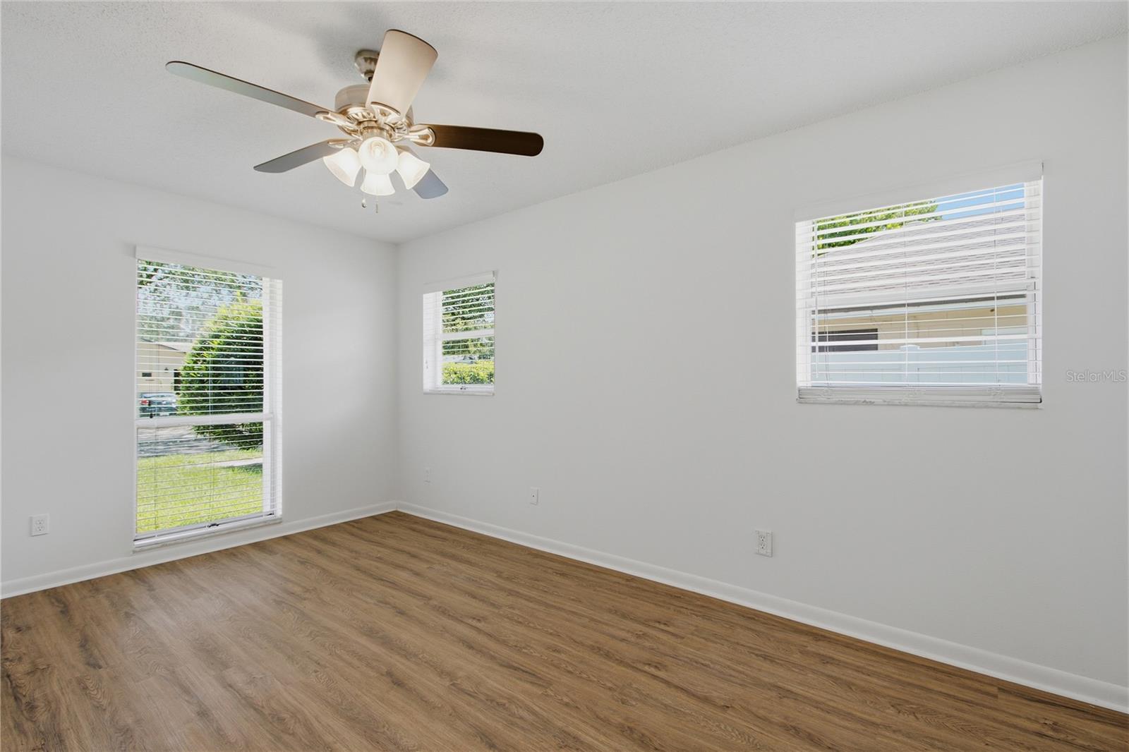 WINTER WOODS UNIT 04 - Residential Lease