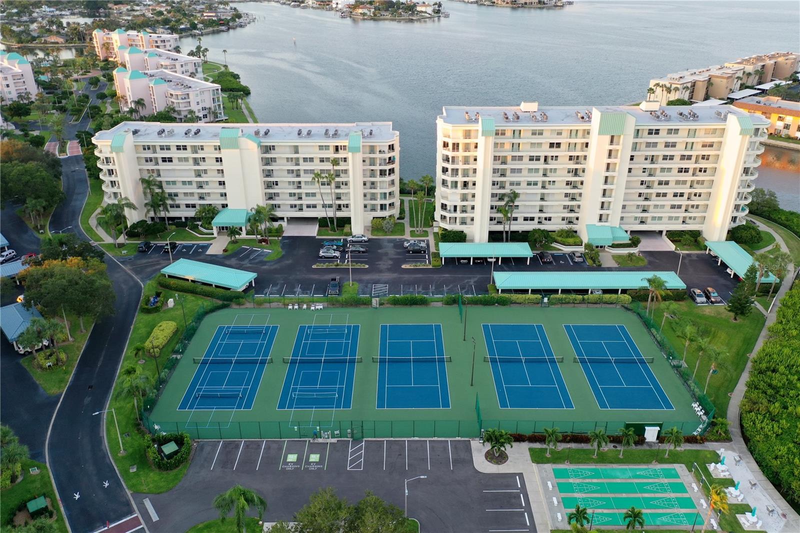 HARBOURSIDE CONDO - Residential