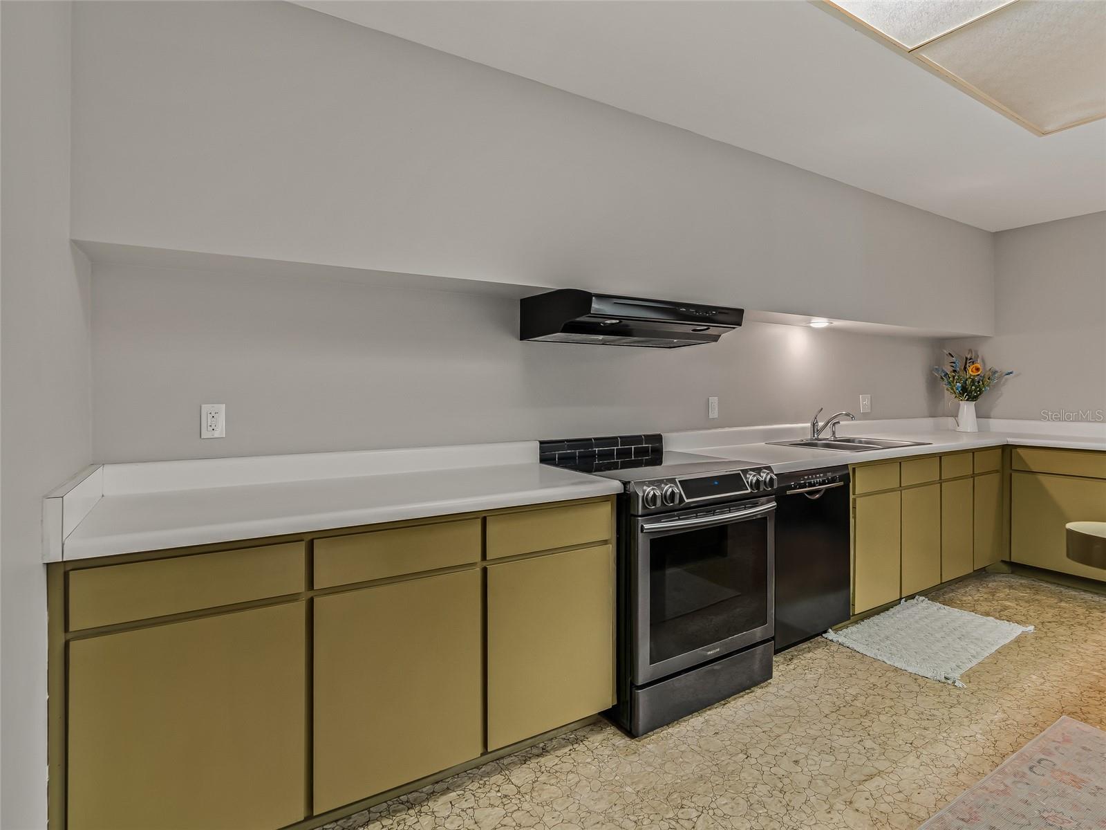 EDGEWOOD HILLS - Residential