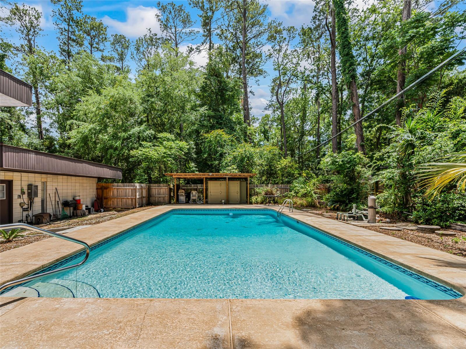 EDGEWOOD HILLS - Residential