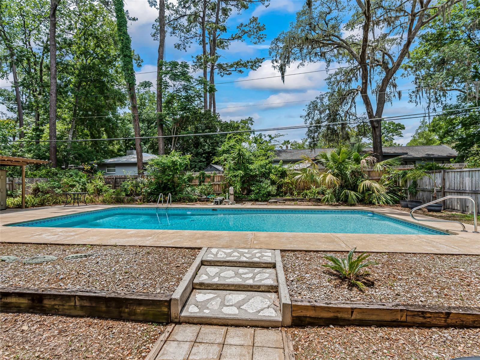 EDGEWOOD HILLS - Residential